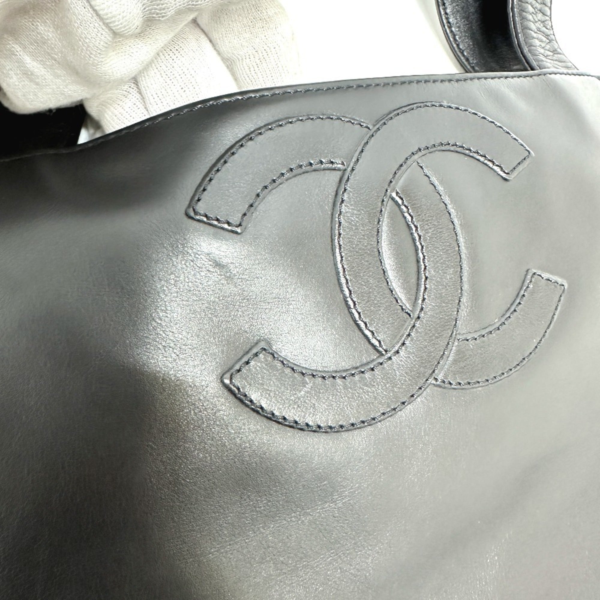 Chanel Black Leather Shoulder Bag Tote Bag (Pre-Owned)