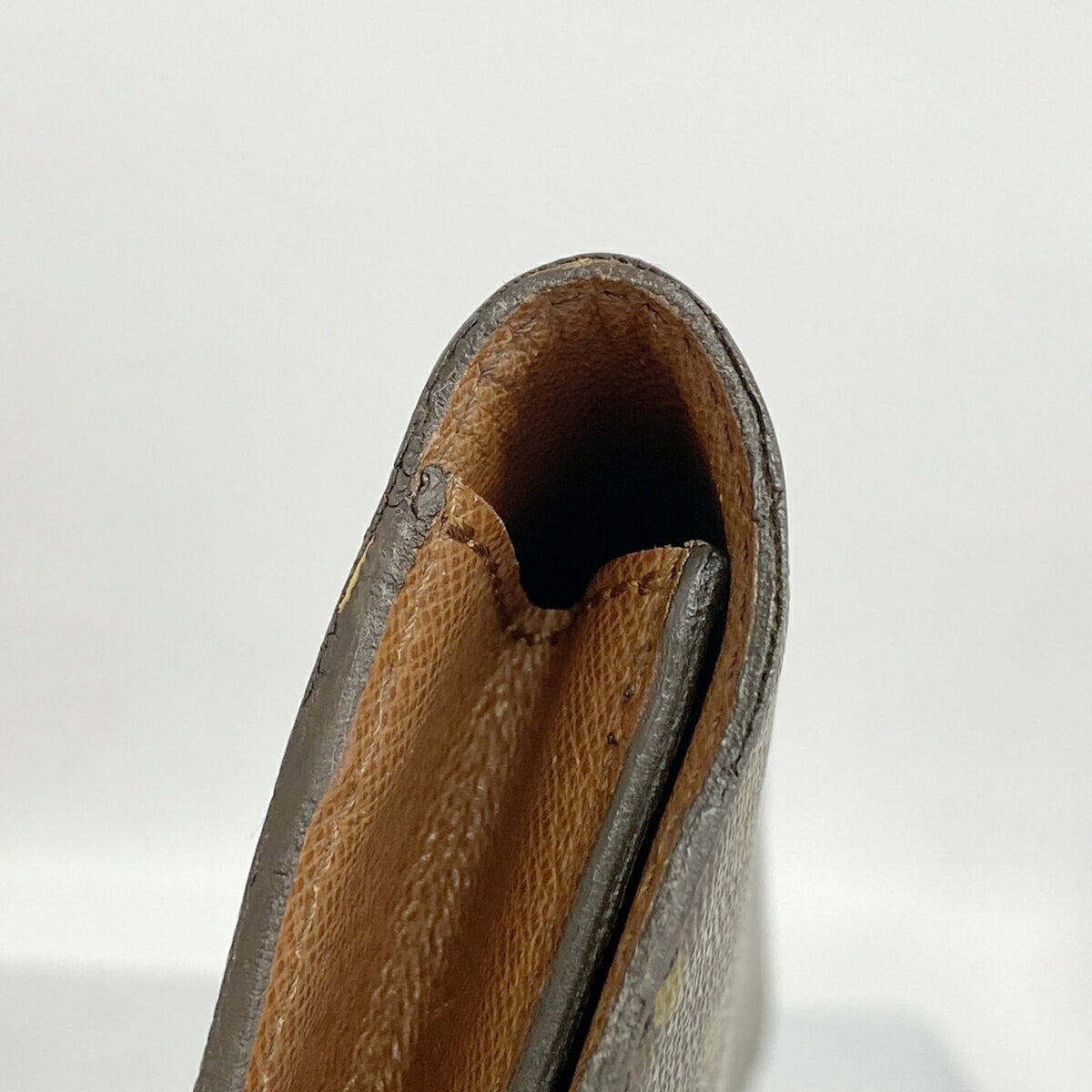 Louis Vuitton Brown Clutch Bag (Pre-Owned)
