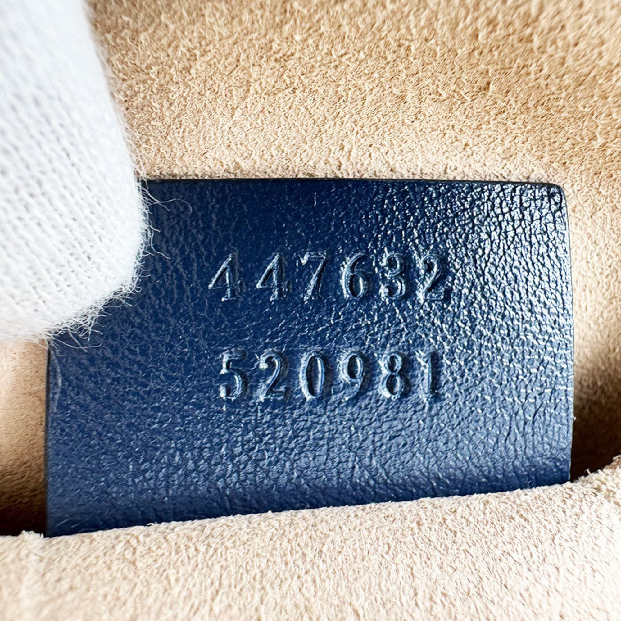 Gucci Ivory Navy Leather Shoulder Bag (Pre-Owned)