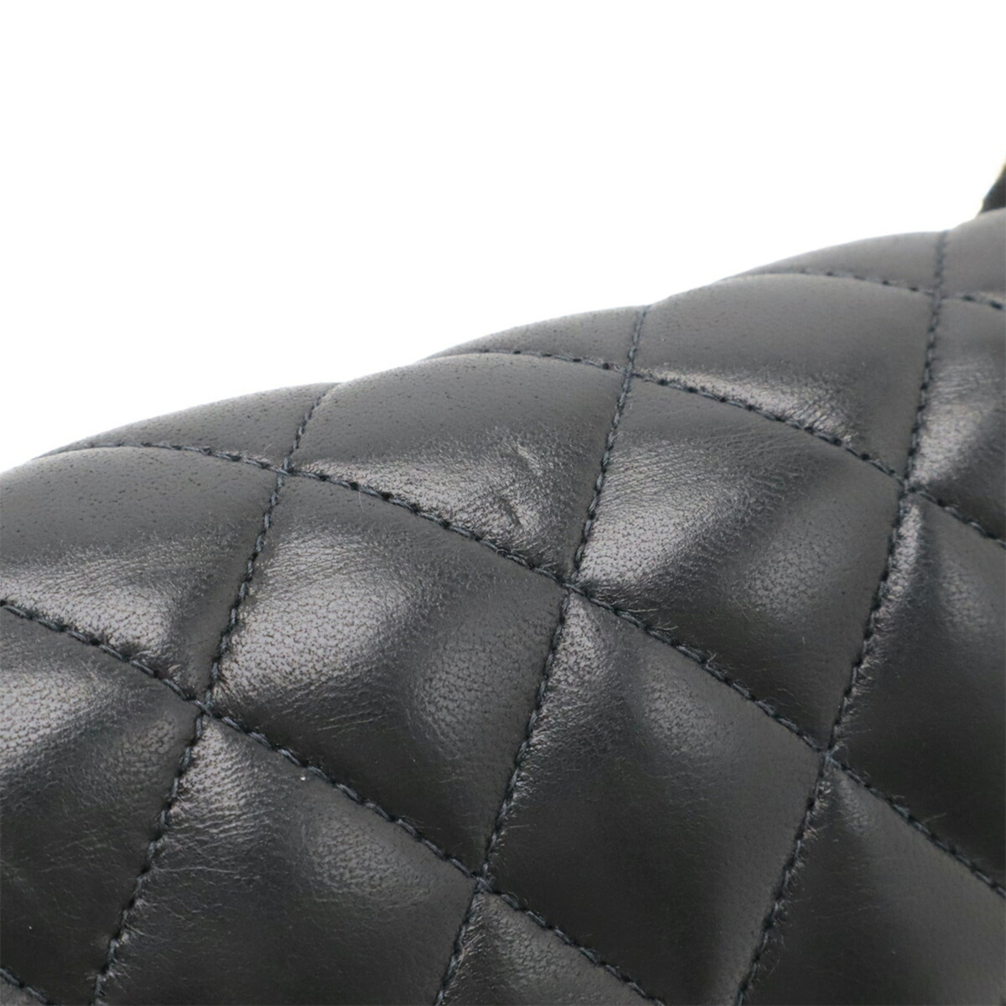 Chanel Matelasse Black Leather Shoulder Bag (Pre-Owned)