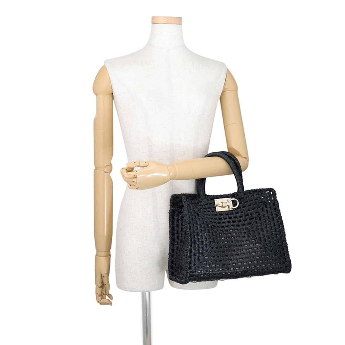 Salvatore Ferragamo Black Raffia Handbag (Pre-Owned)