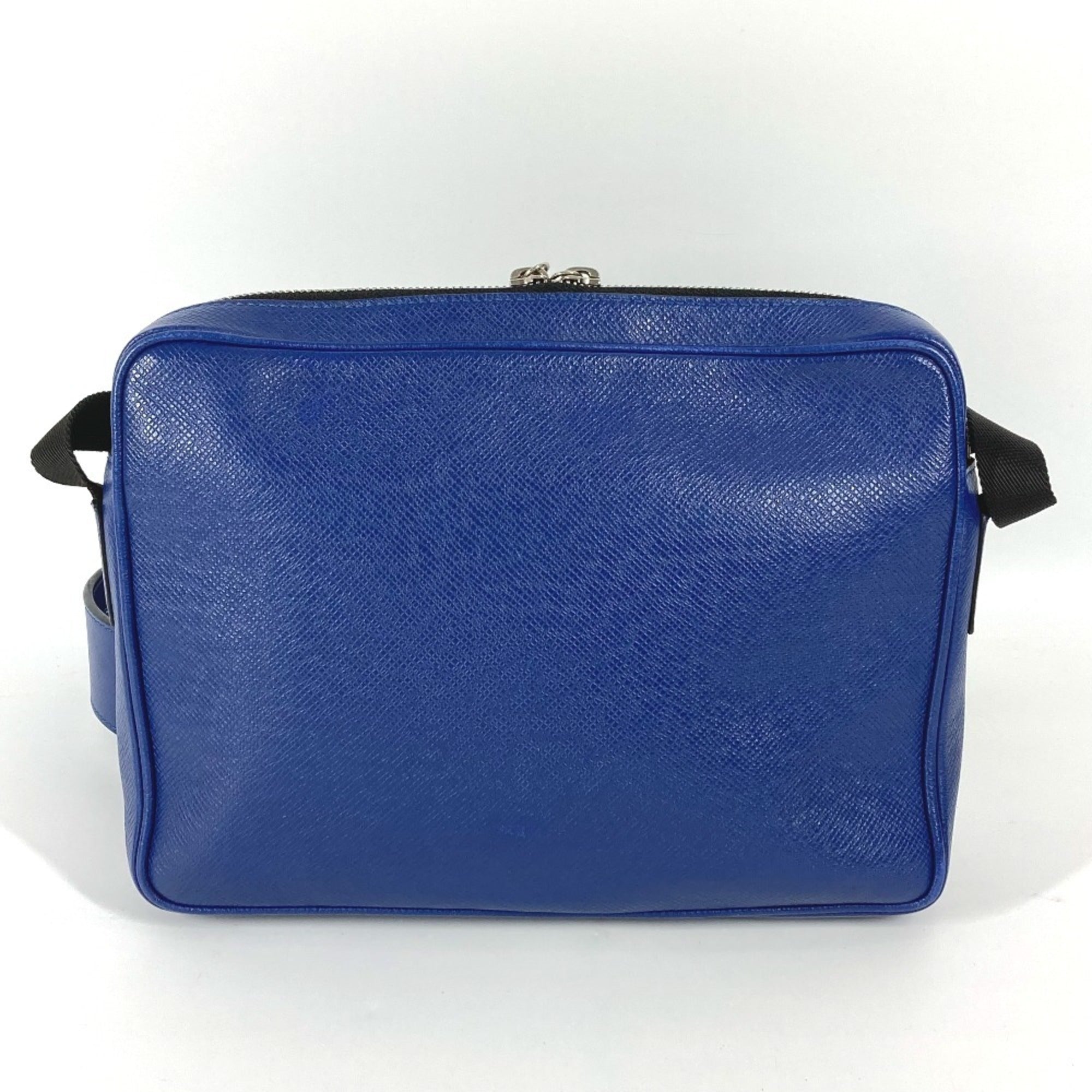 Louis Vuitton Blue Taiga Leather Shoulder Bag Sling Bag (Pre-Owned)