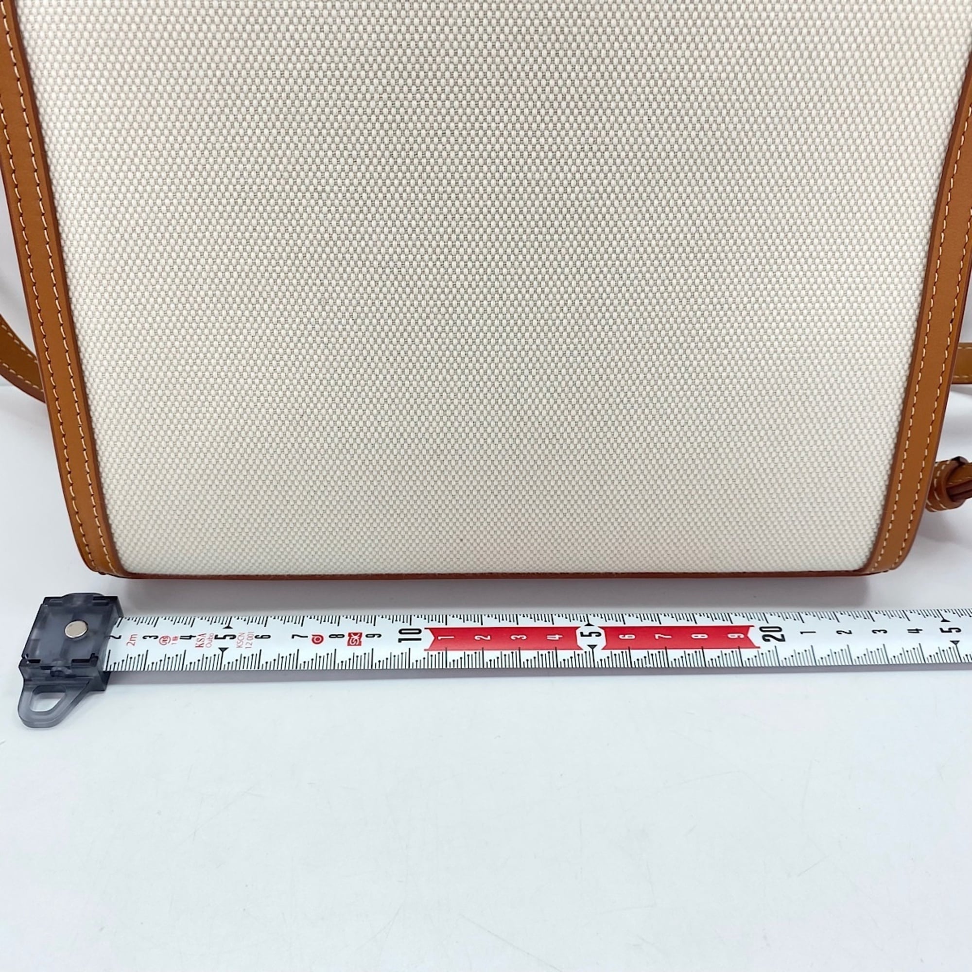 Burberry White Handbag (Pre-Owned)
