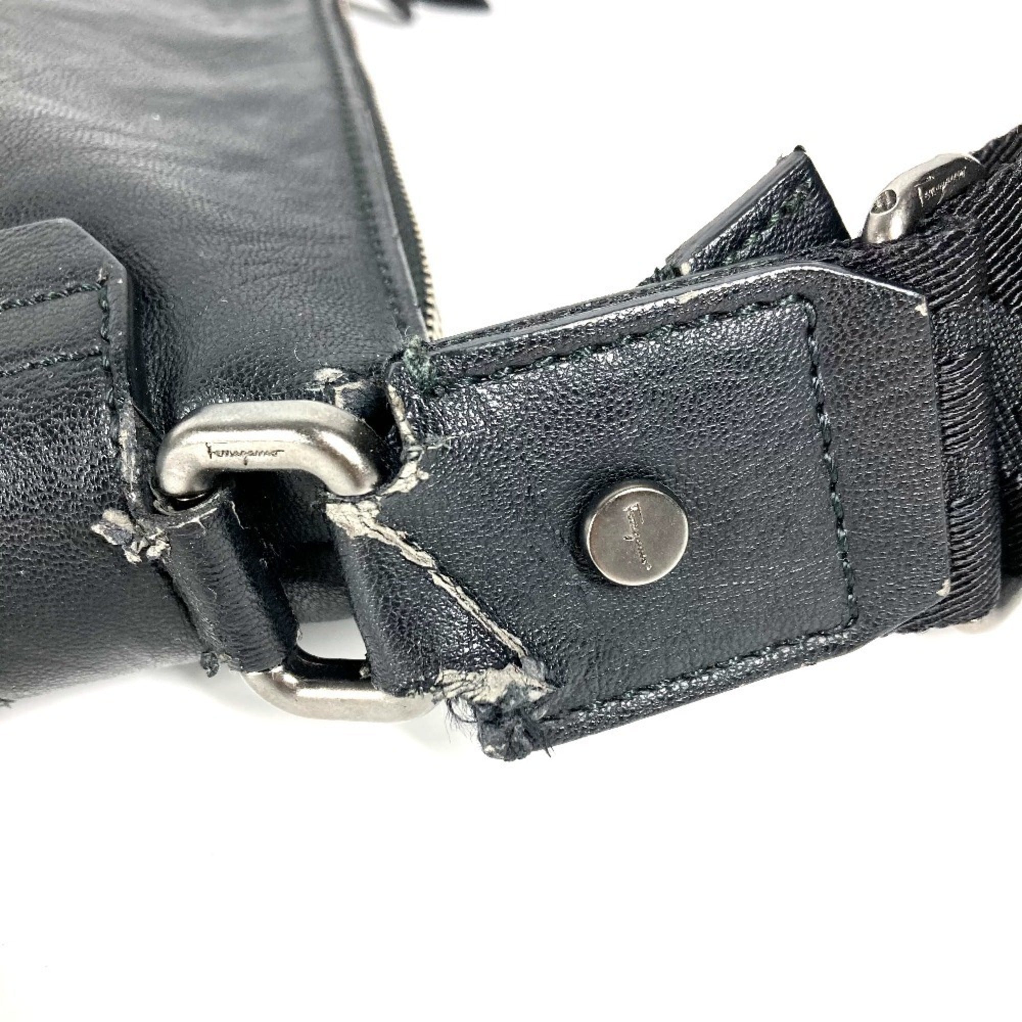 Salvatore Ferragamo Black Leather Shoulder Bag (Pre-Owned)