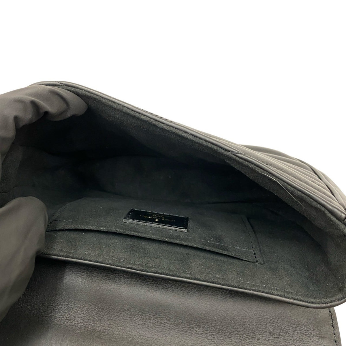 Louis Vuitton Black Leather Handbag Shoulder Bag (Pre-Owned)