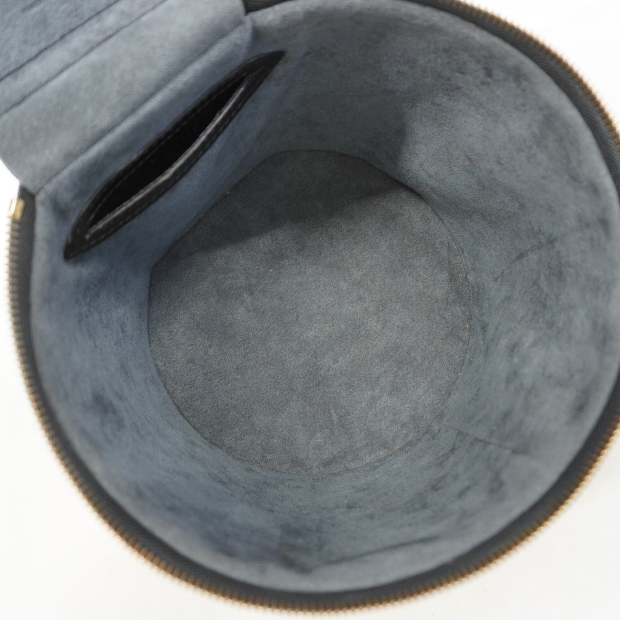 Louis Vuitton Noir Handbag (Pre-Owned)