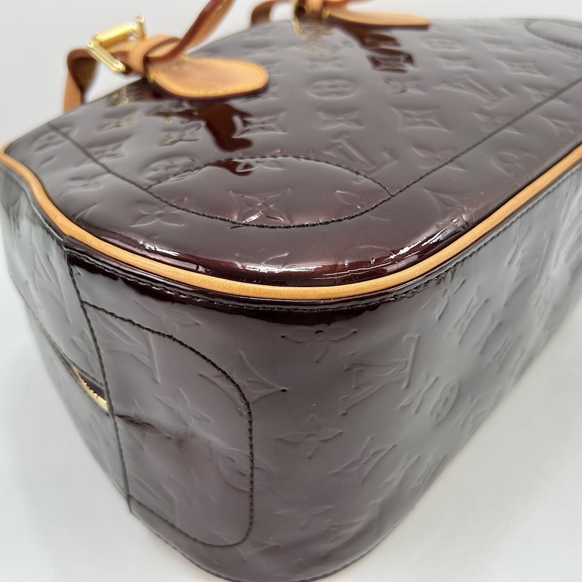 Louis Vuitton Wine Handbag (Pre-Owned)