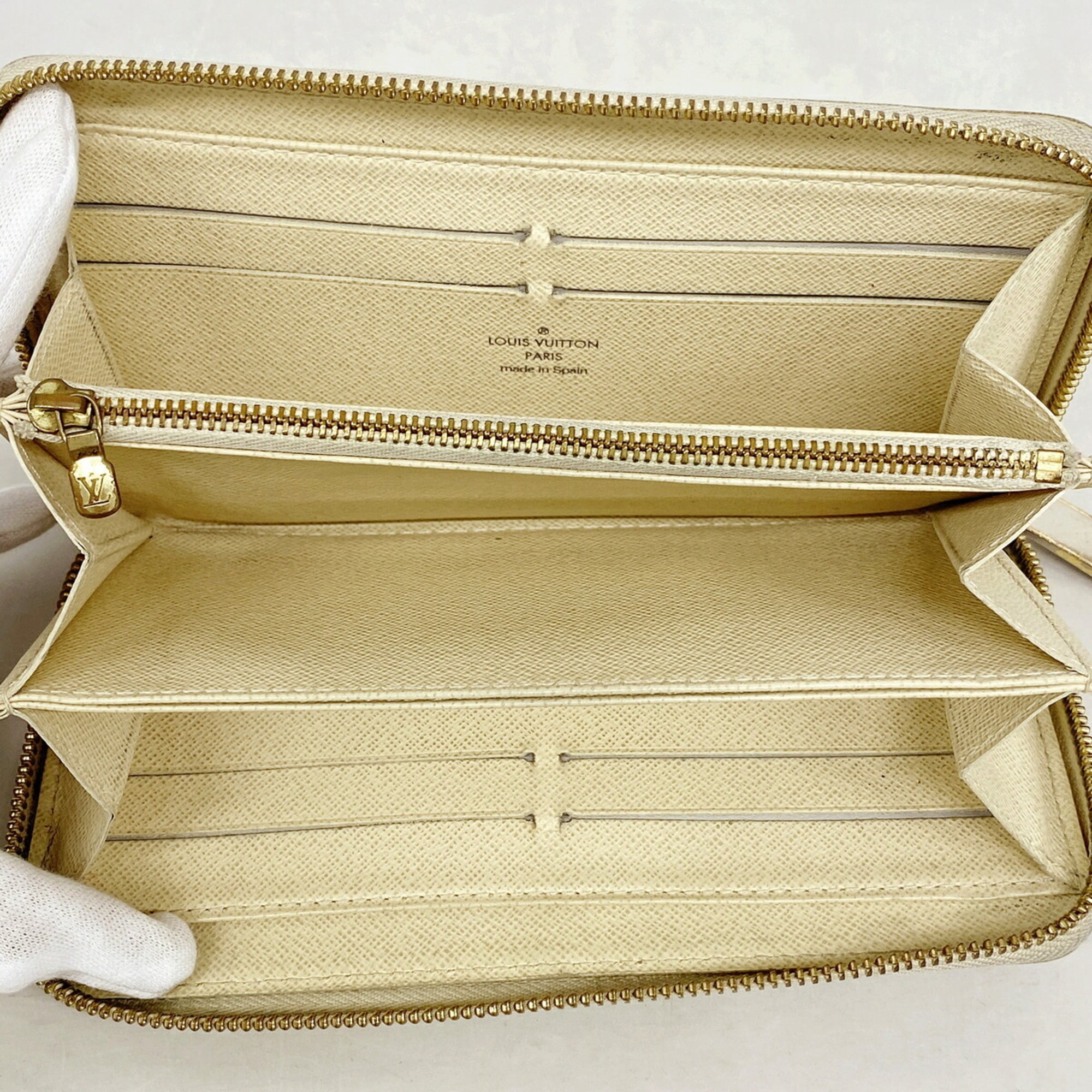 Louis Vuitton White Long Wallet (Bi-Fold) (Pre-Owned)