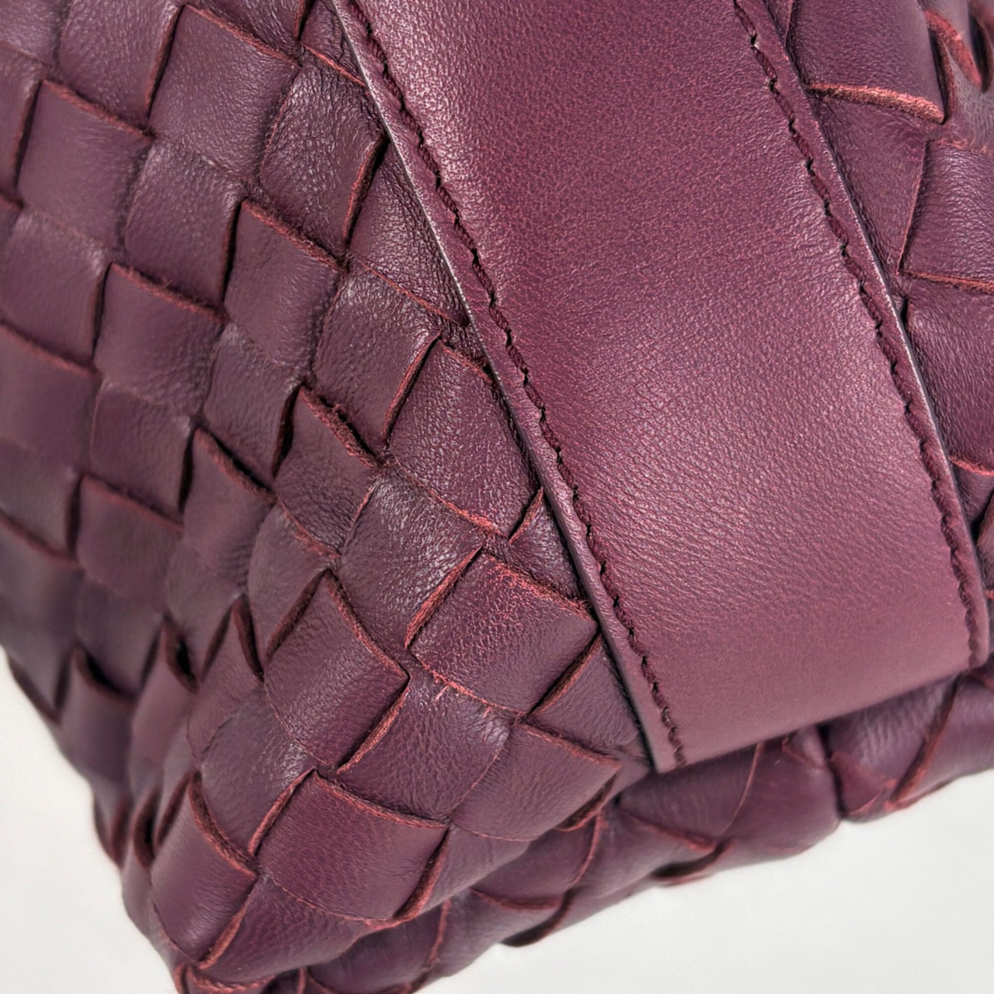 Bottega Veneta Bordeaux Intrecciato Leather Handbag Pouch (Pre-Owned)