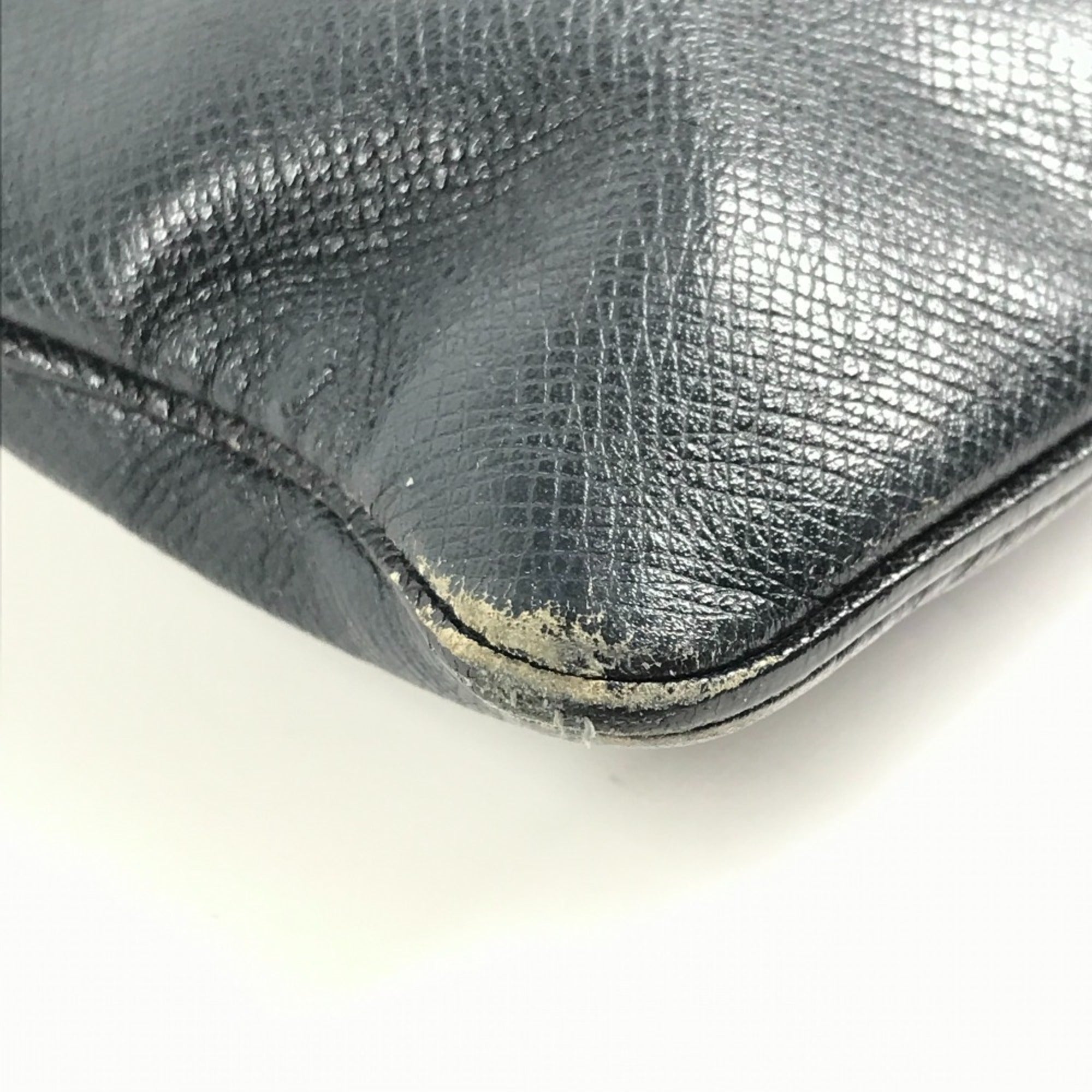 Louis Vuitton Navy Taiga Leather Pochette Shoulder Bag (Pre-Owned)