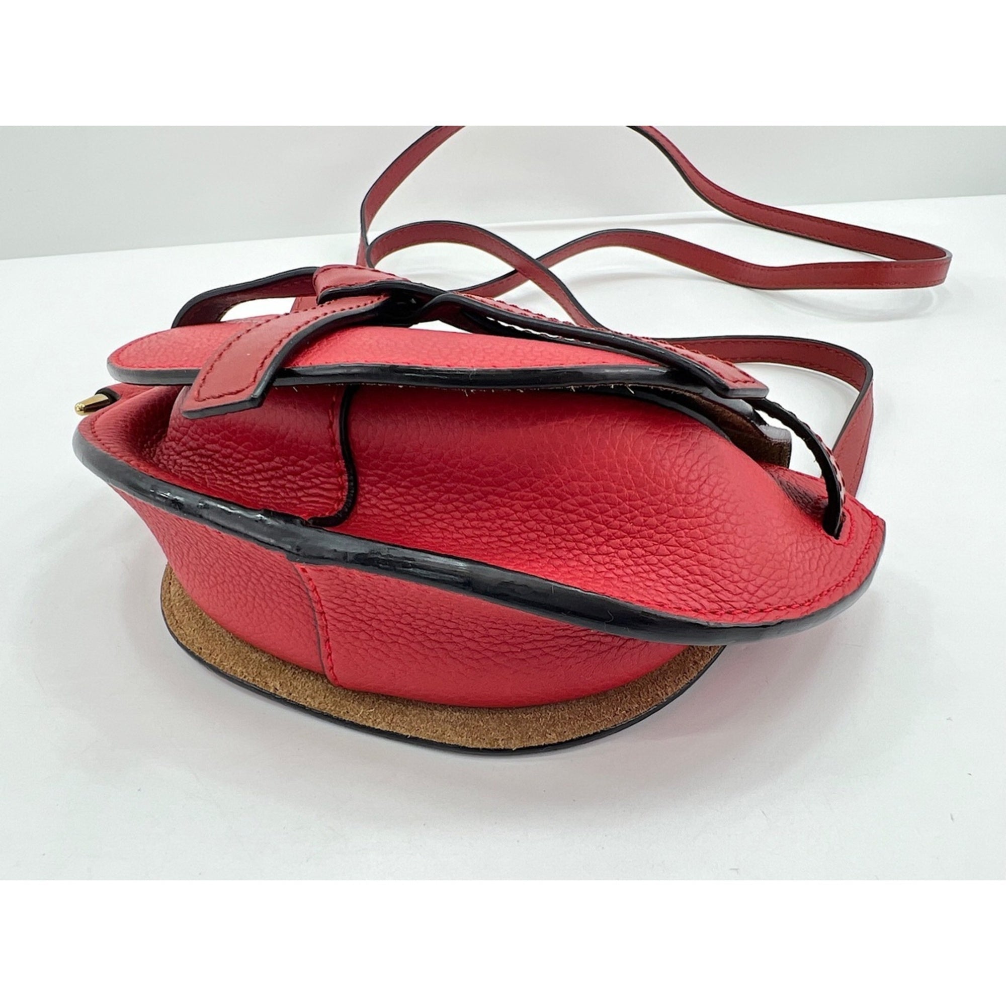 Loewe Red Color Shoulder Bag (Pre-Owned)