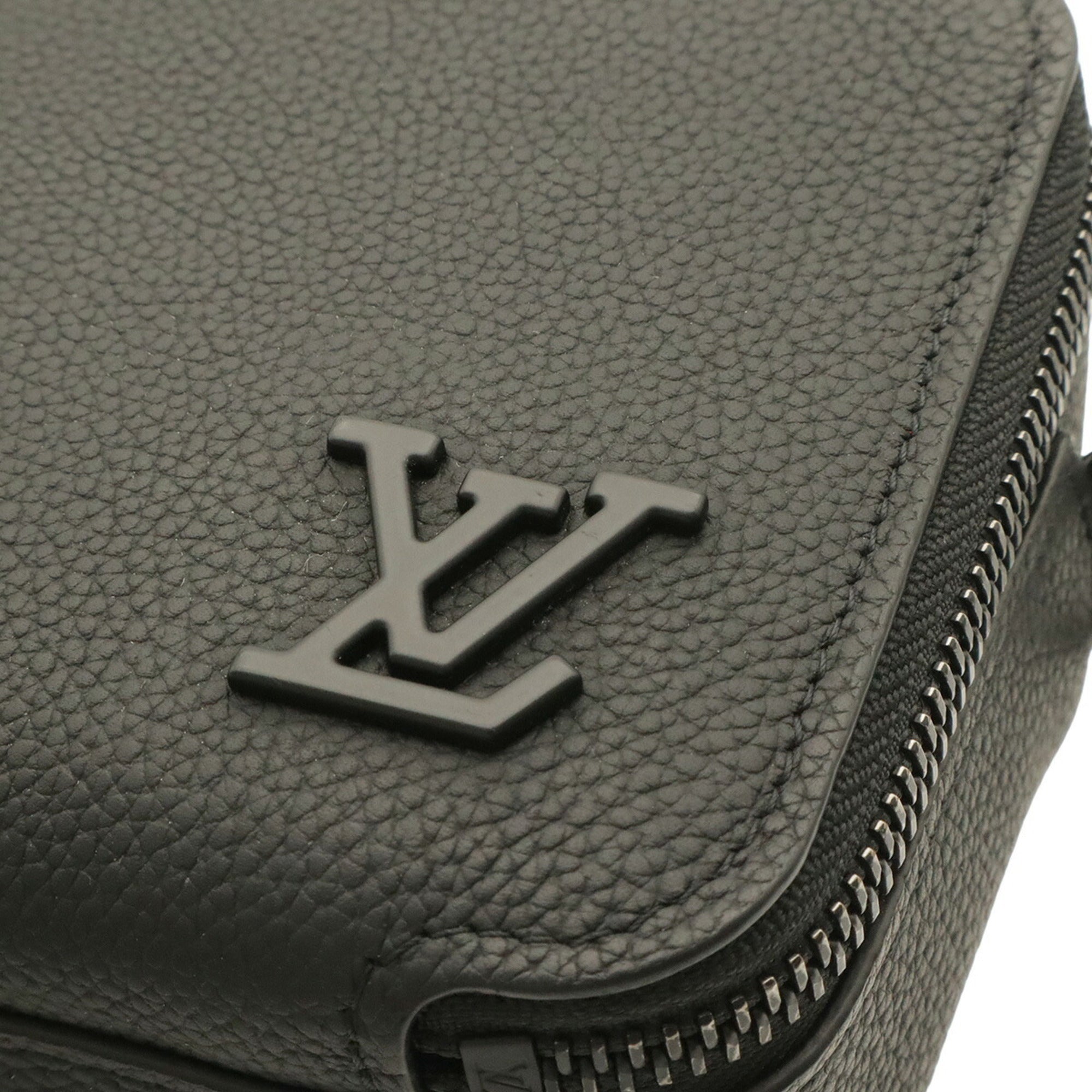 Louis Vuitton Black Noir Clutch Bag Shoulder Bag (Pre-Owned)