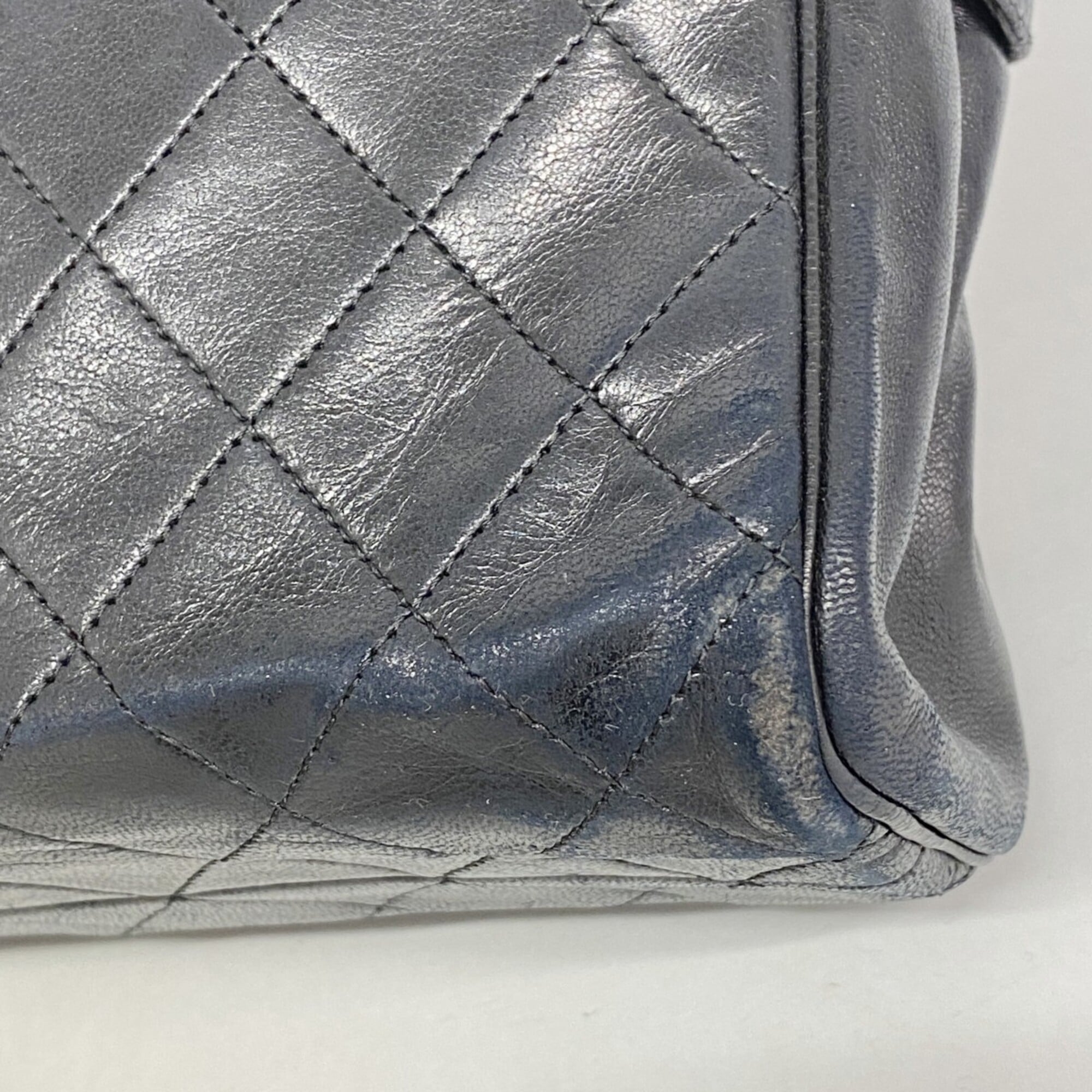 Chanel Black Leather Shoulder Bag (Pre-Owned)