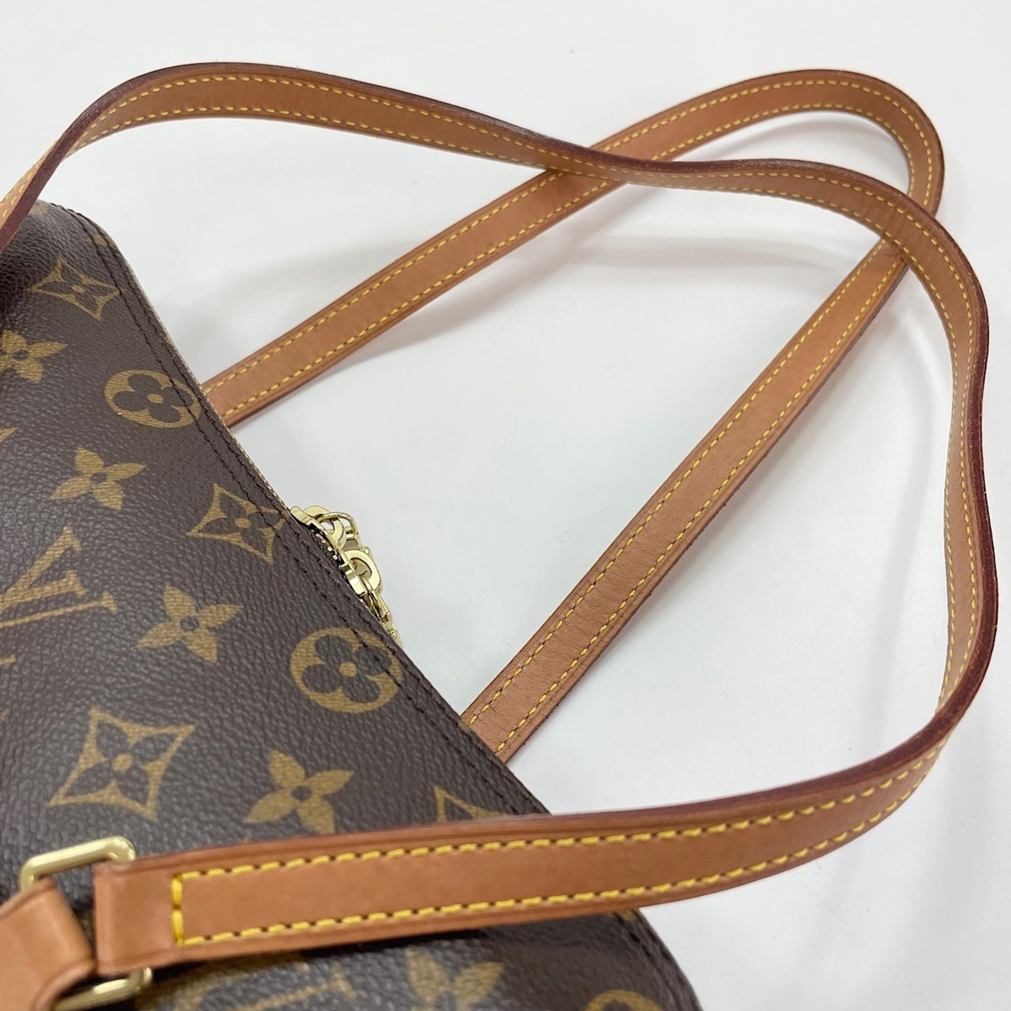 Louis Vuitton Brown Shoulder Bag (Pre-Owned)