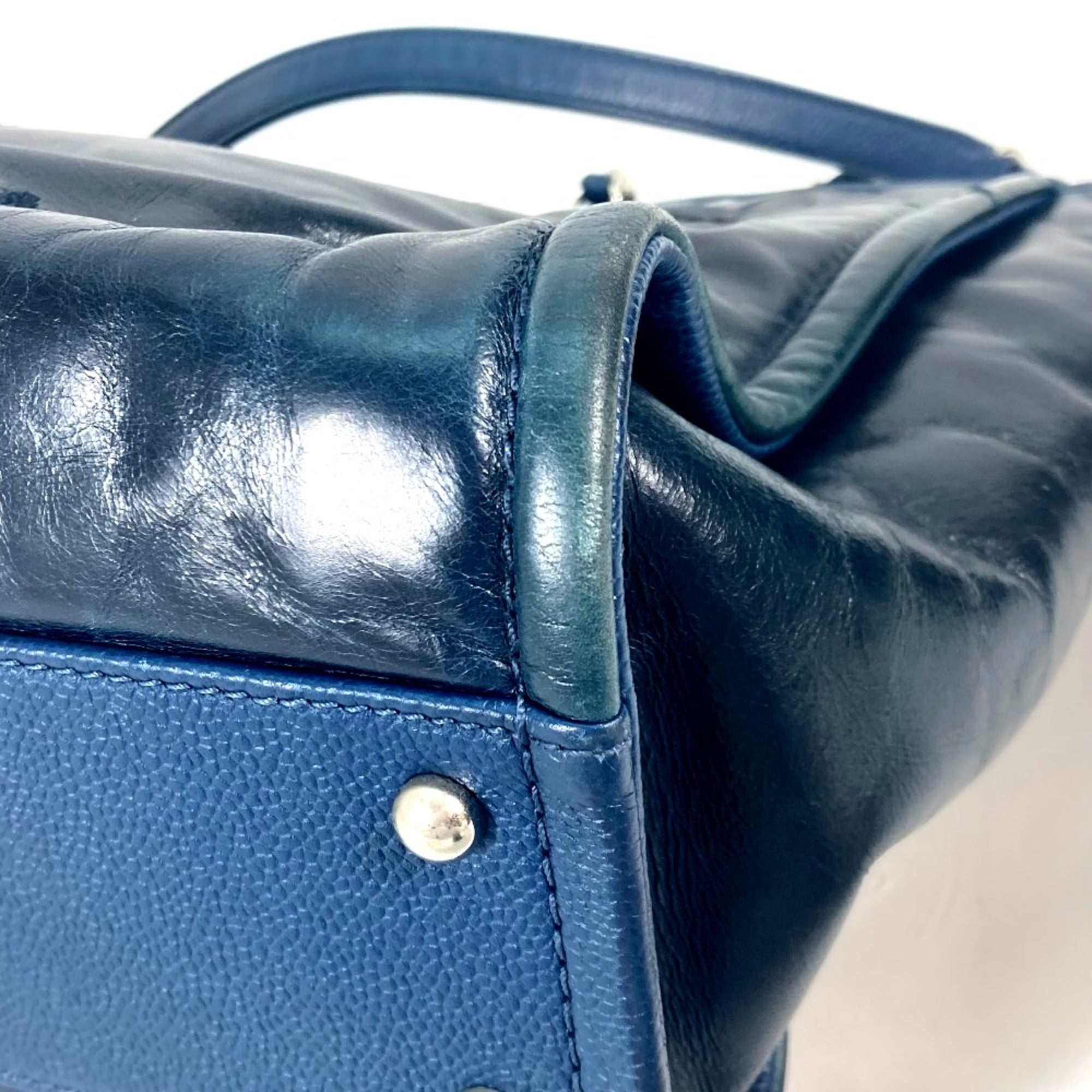 Chanel Navy Leather Shoulder Bag (Pre-Owned)