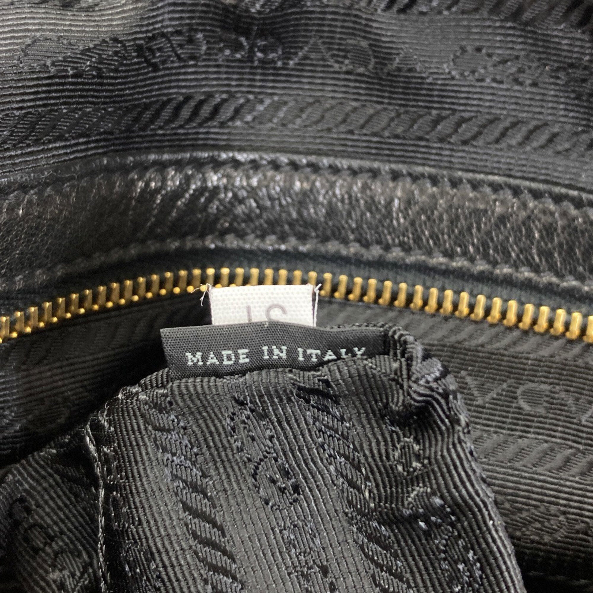 Prada Black Leather Shoulder Bag (Pre-Owned)