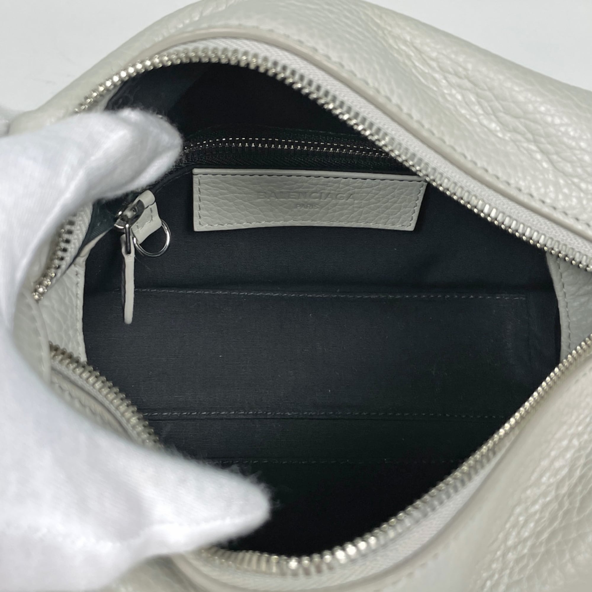 Balenciaga Light Gray Leather Shoulder Bag (Pre-Owned)