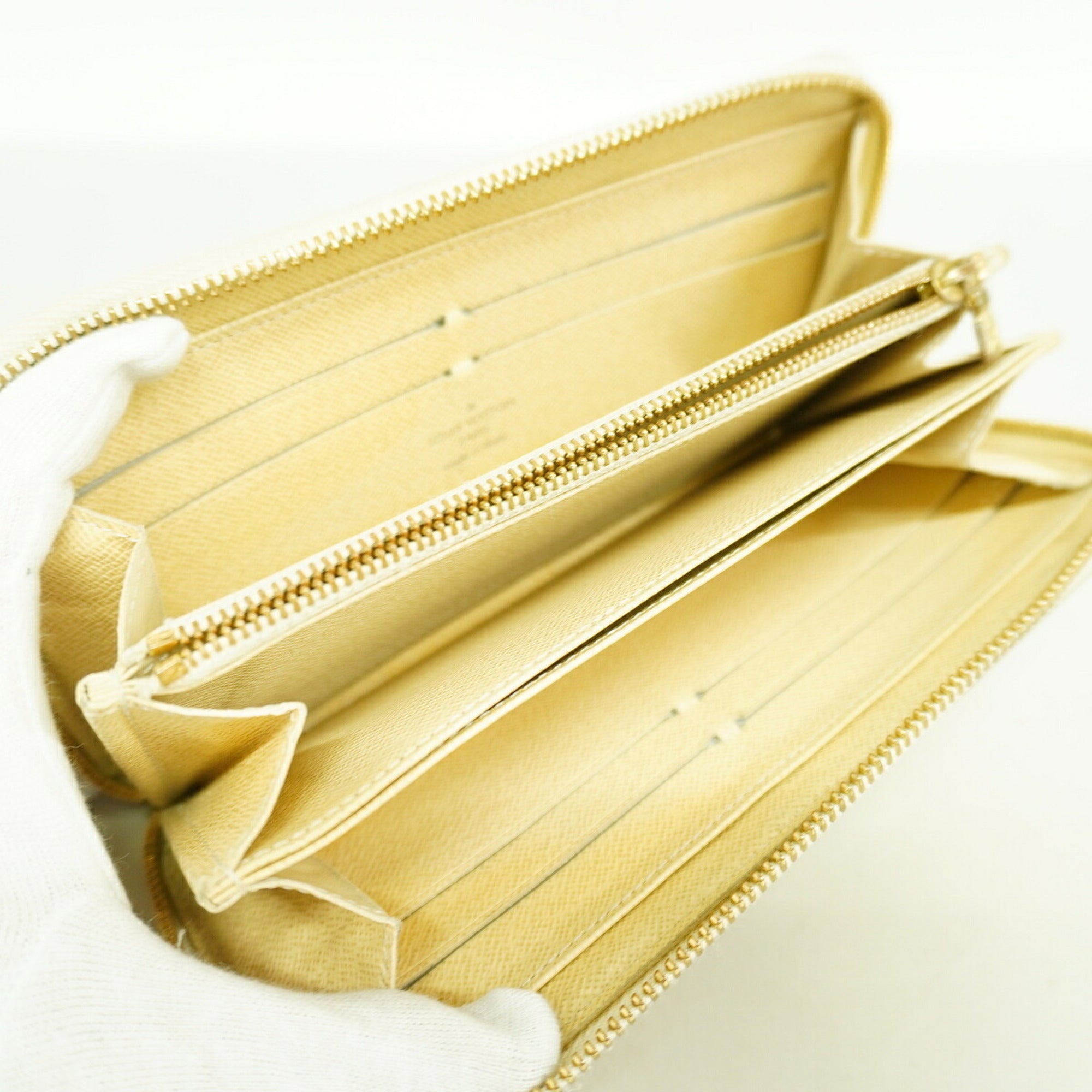 Louis Vuitton White Long Wallet (Bi-Fold) (Pre-Owned)