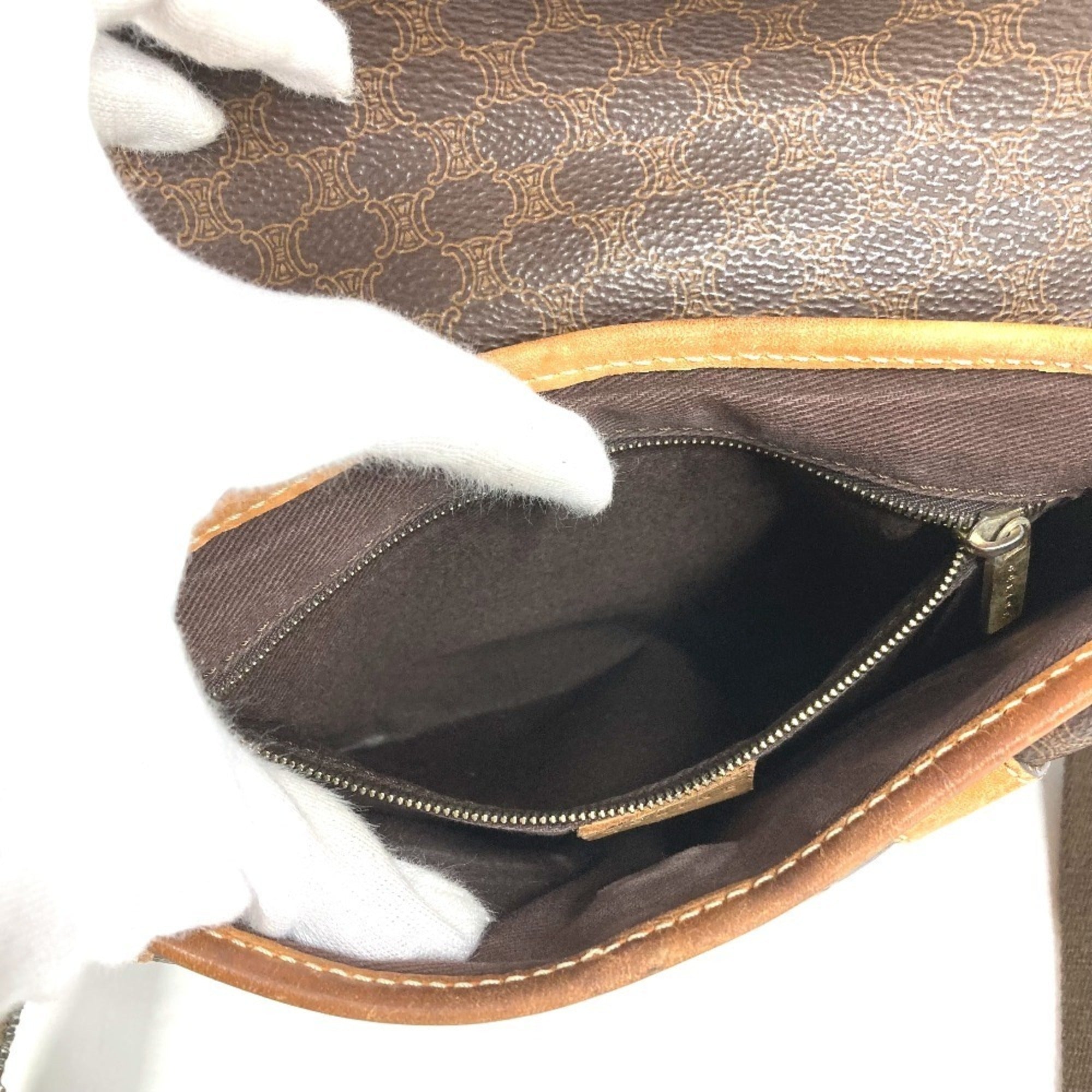 Celine Brown Leather Shoulder Bag (Pre-Owned)
