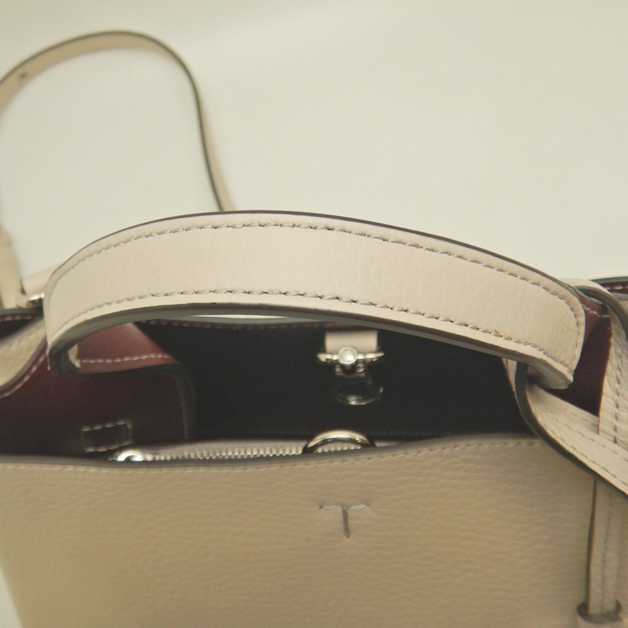 Tod's Brown Leather Handbag (Pre-Owned)