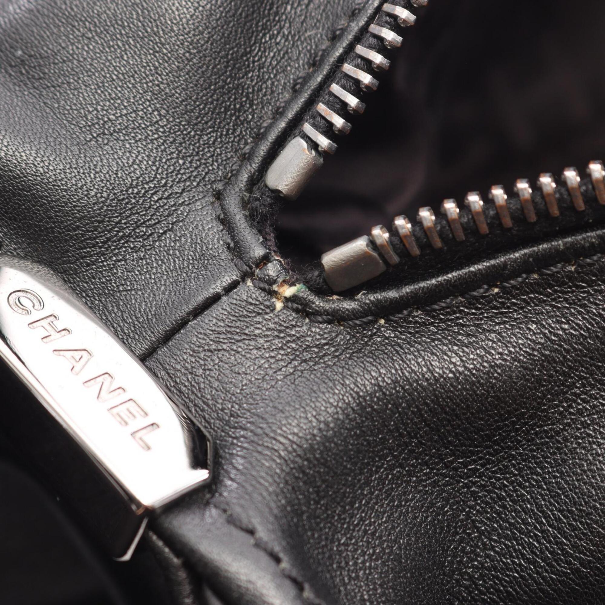 Chanel Black Leather Handbag (Pre-Owned)