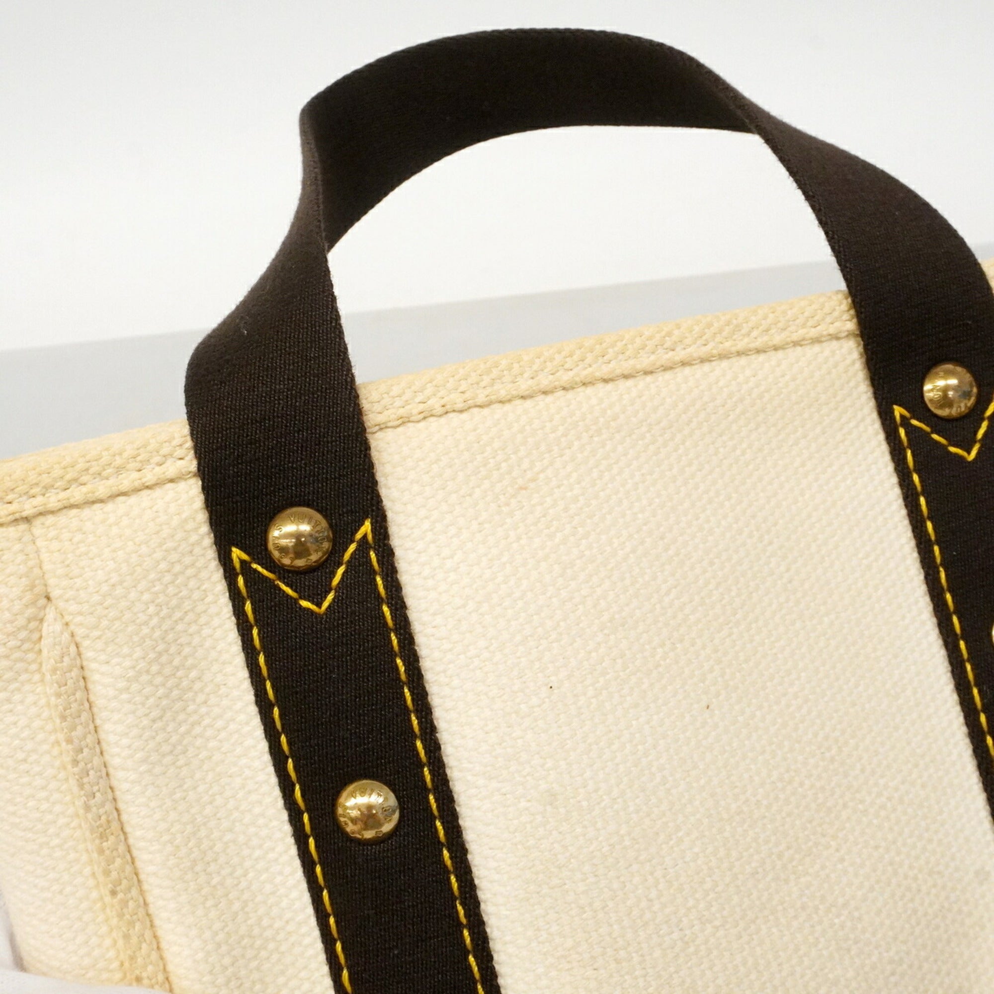 Louis Vuitton Ecru Handbag (Pre-Owned)