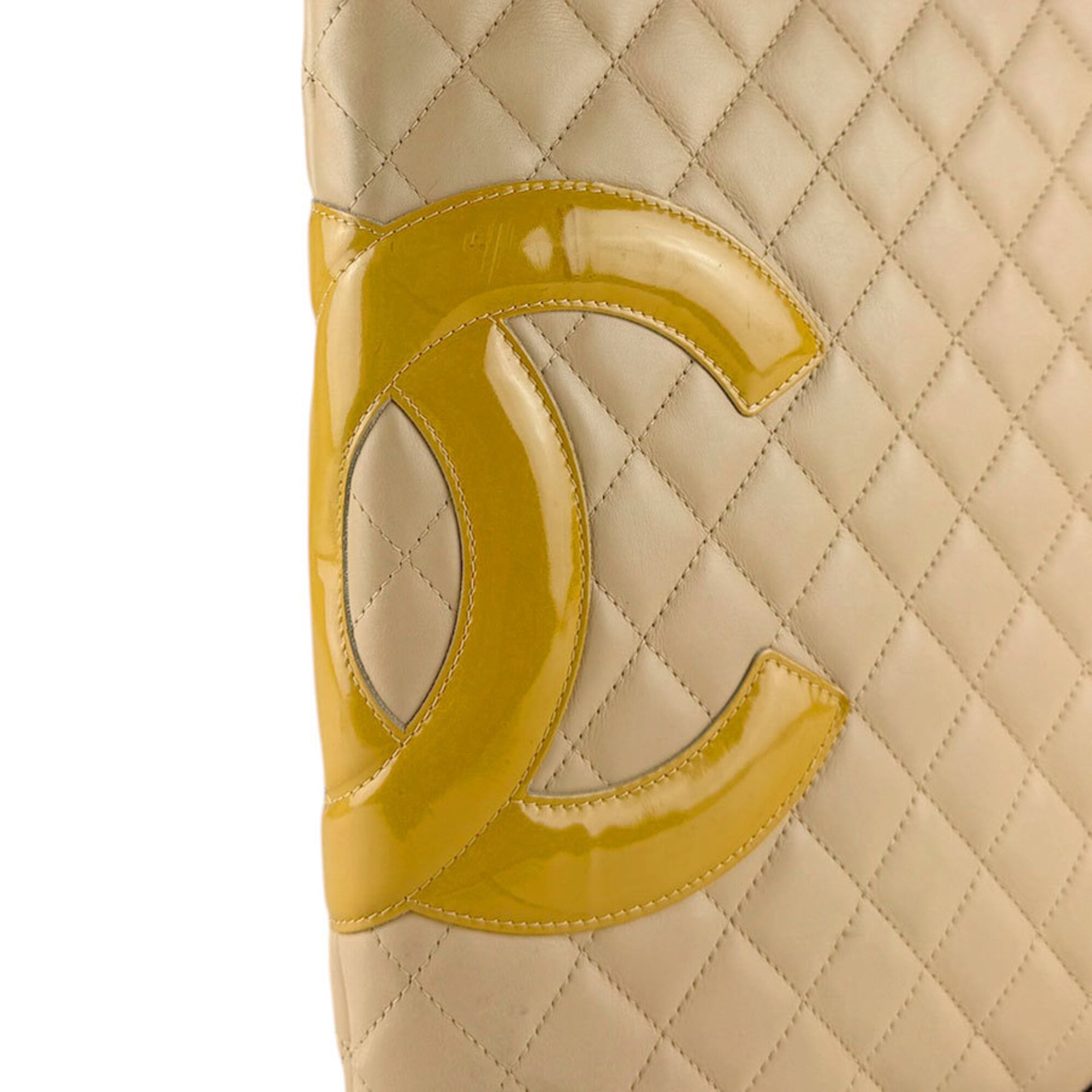 Chanel Beige Leather Handbag (Pre-Owned)