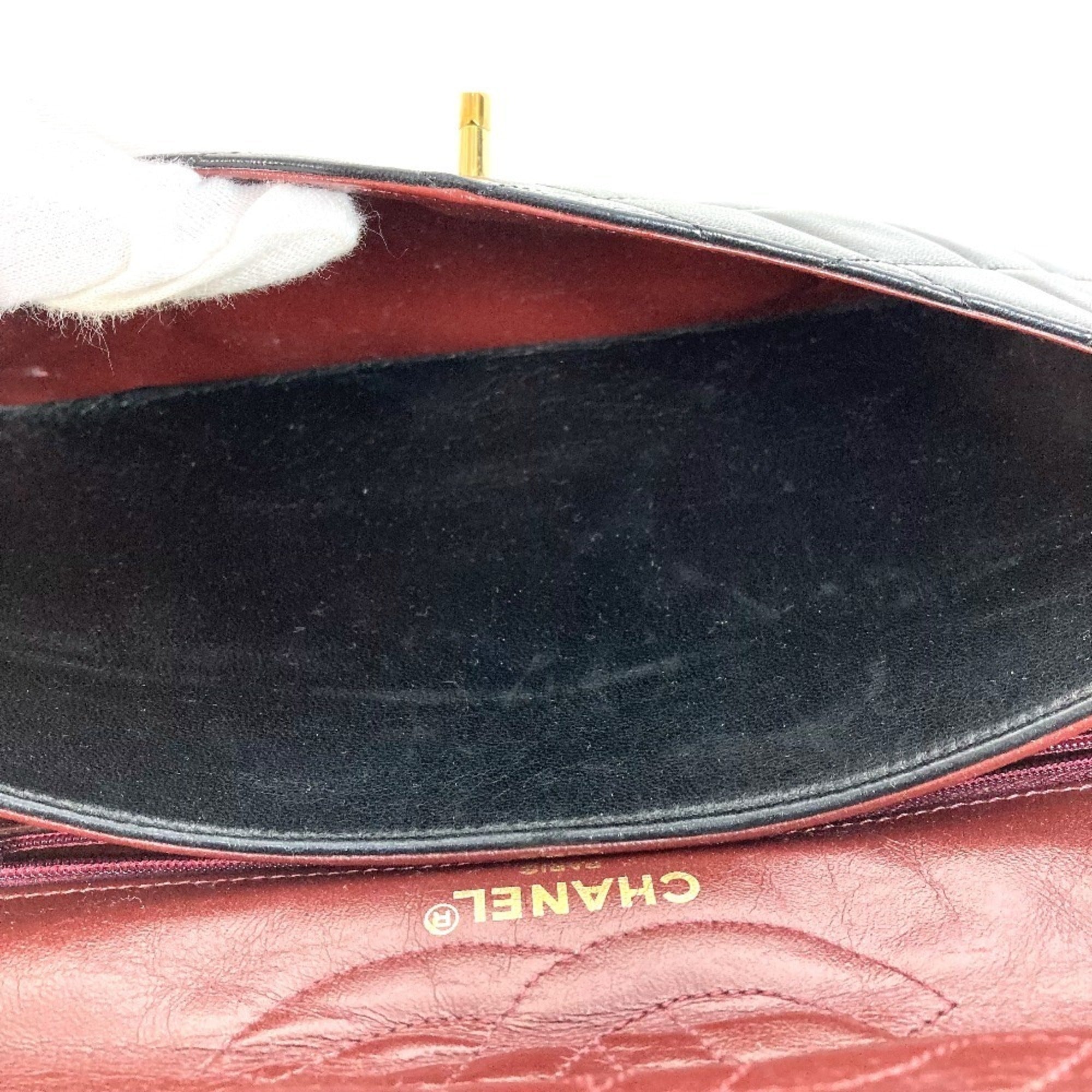 Chanel Black Leather Shoulder Bag (Pre-Owned)