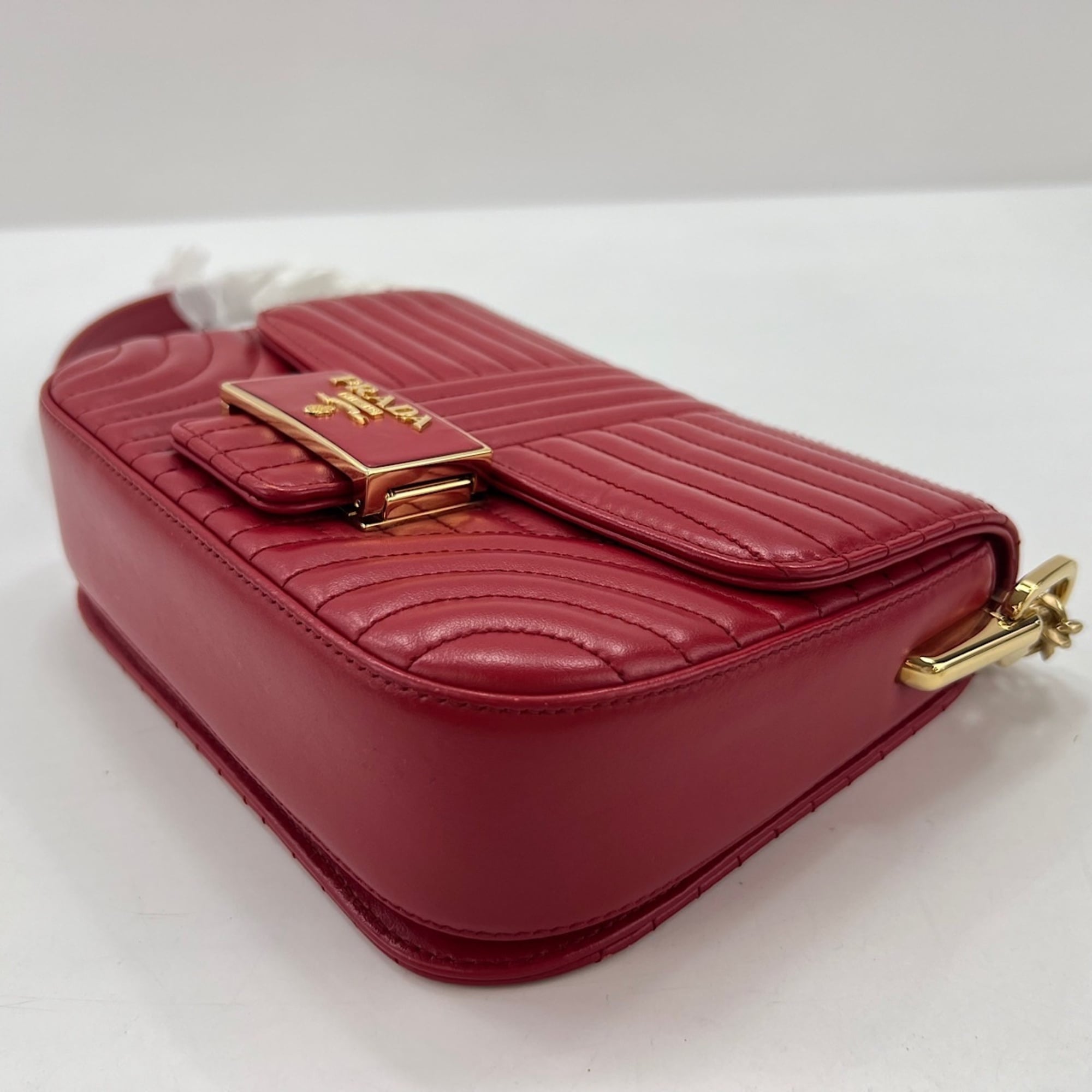 Prada Red Color Quilting Shoulder Bag (Pre-Owned)