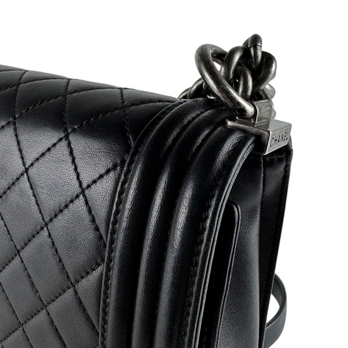 Chanel Black Leather Shoulder Bag (Pre-Owned)