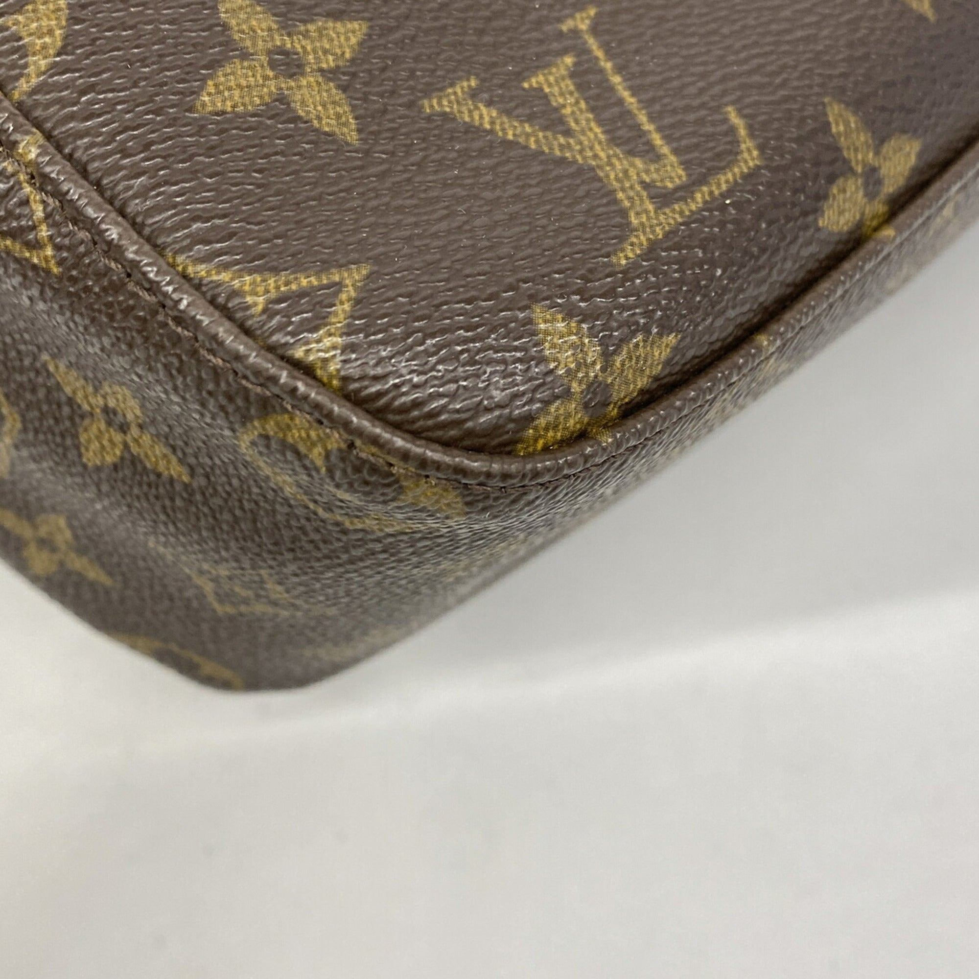Louis Vuitton Brown Shoulder Bag (Pre-Owned)