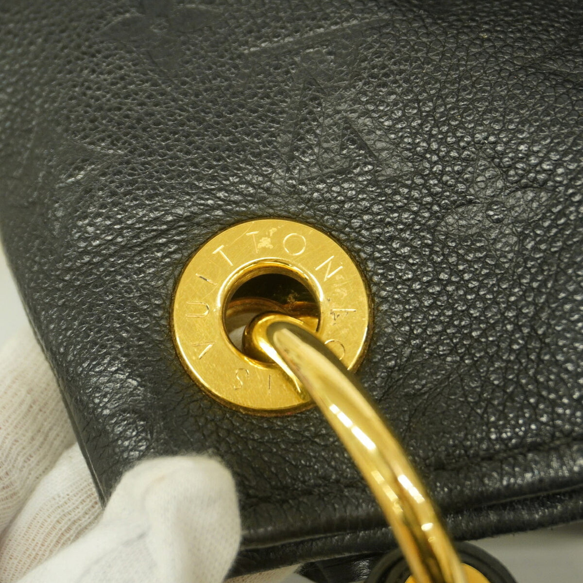 Louis Vuitton Noir Shoulder Bag (Pre-Owned)
