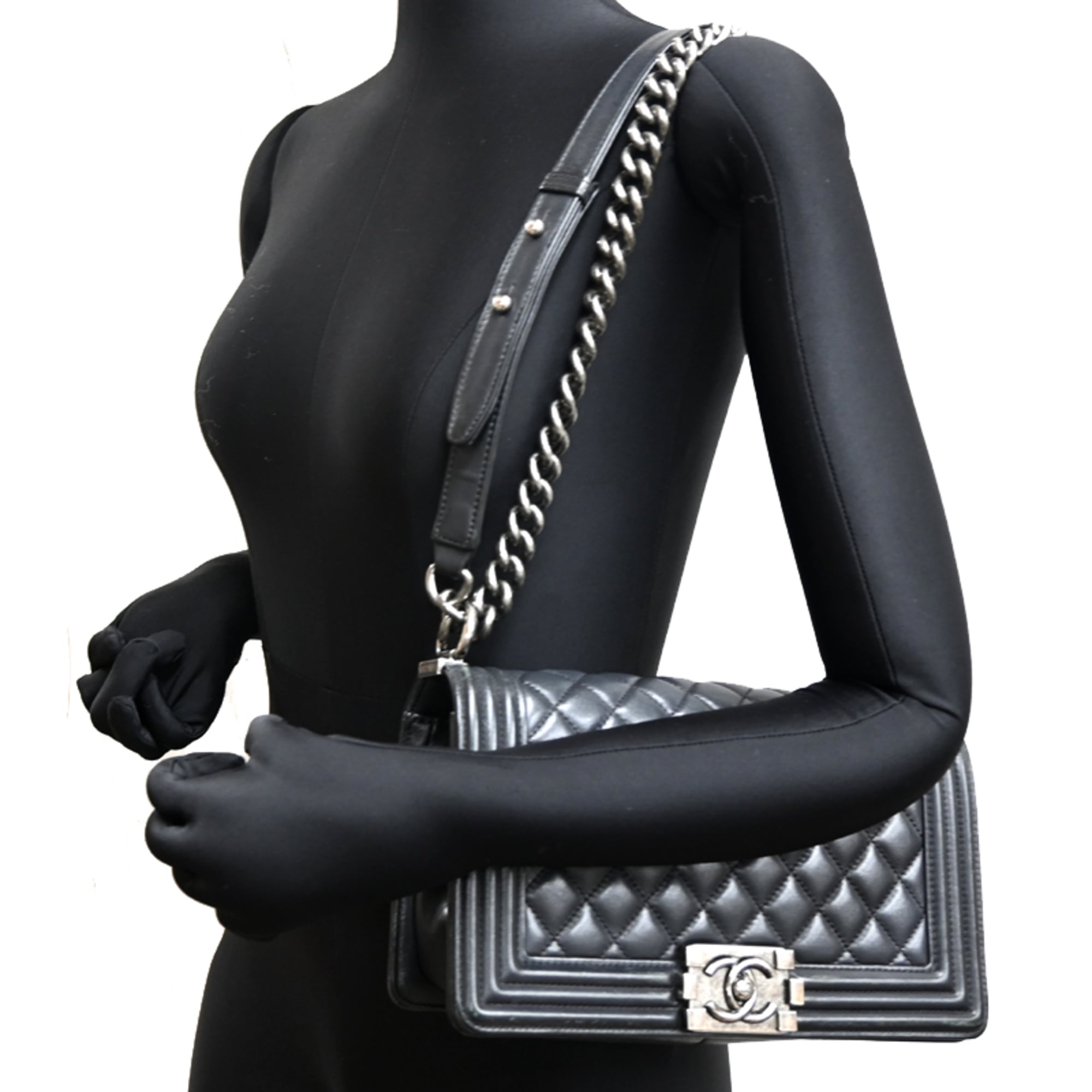 Chanel Boy Chanel Black Leather Shoulder Bag (Pre-Owned)