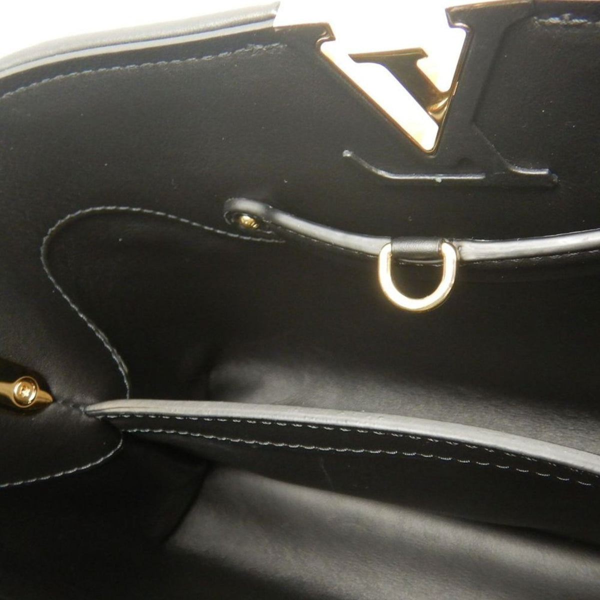 Louis Vuitton Noir Leather Handbag (Pre-Owned)