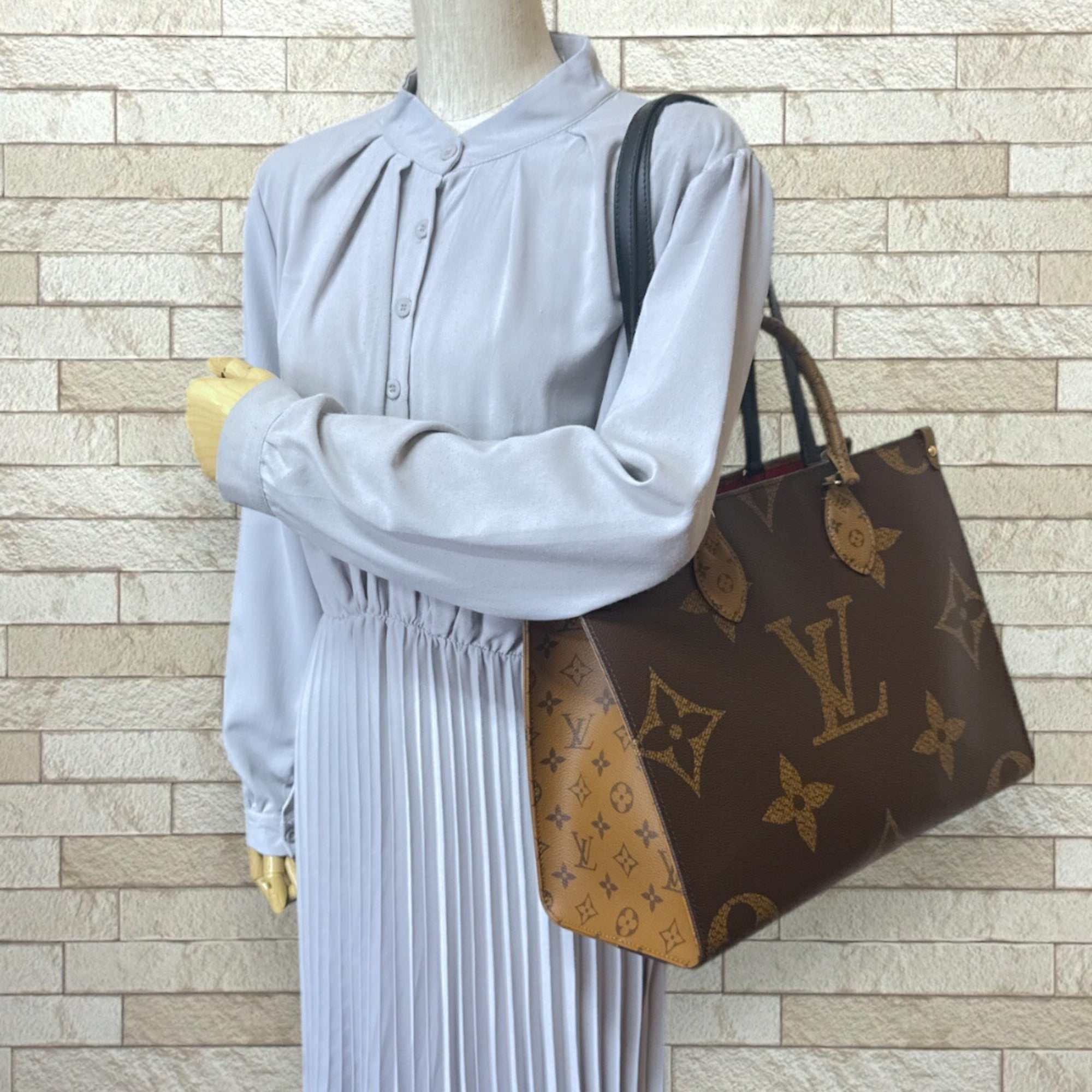 Louis Vuitton Monogram Brown Monogram Monogram Reverse Monogram Monogram Reverse Shoulder Bag (Pre-Owned)