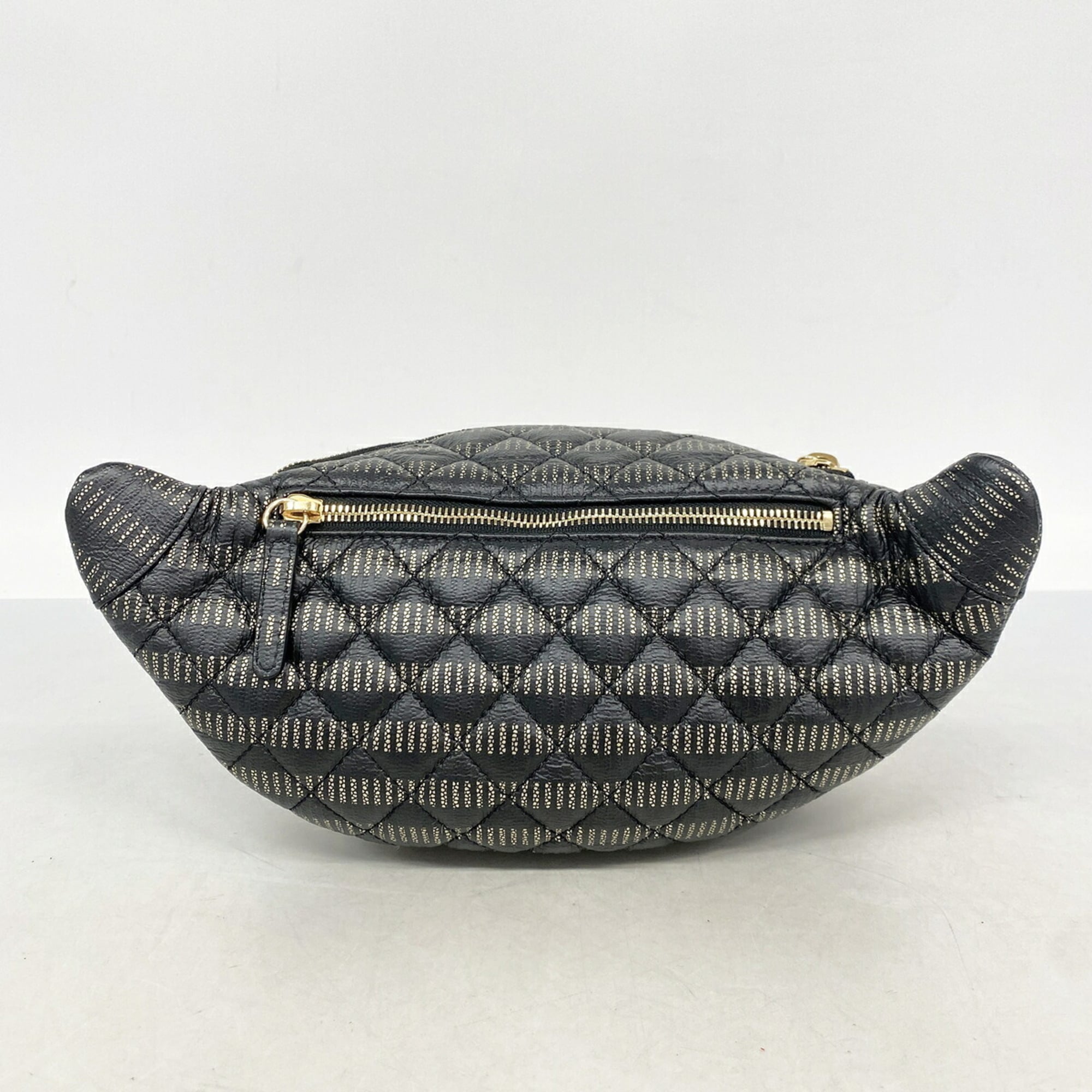 Chanel Black Leather Fanny Pack (Pre-Owned)