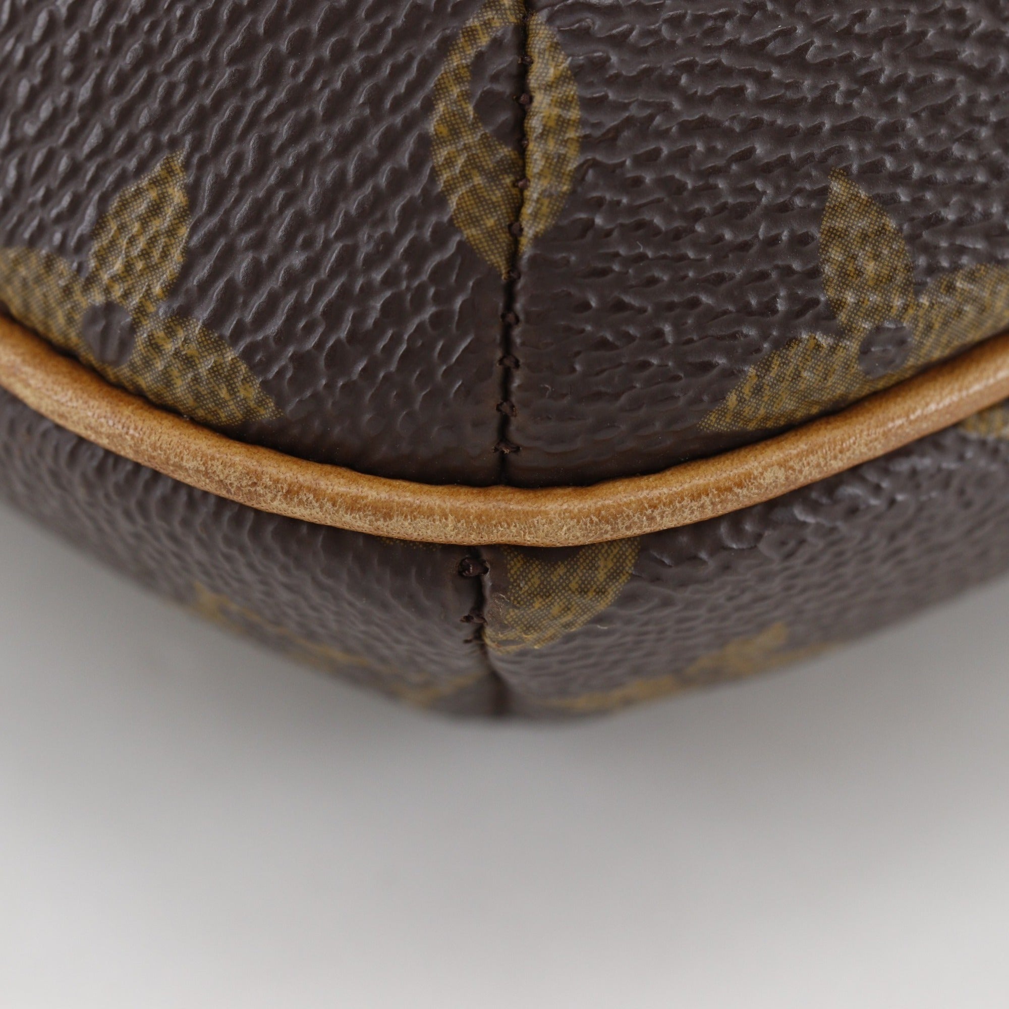 Louis Vuitton Brown Monogram Monogram Shoulder Bag (Pre-Owned)