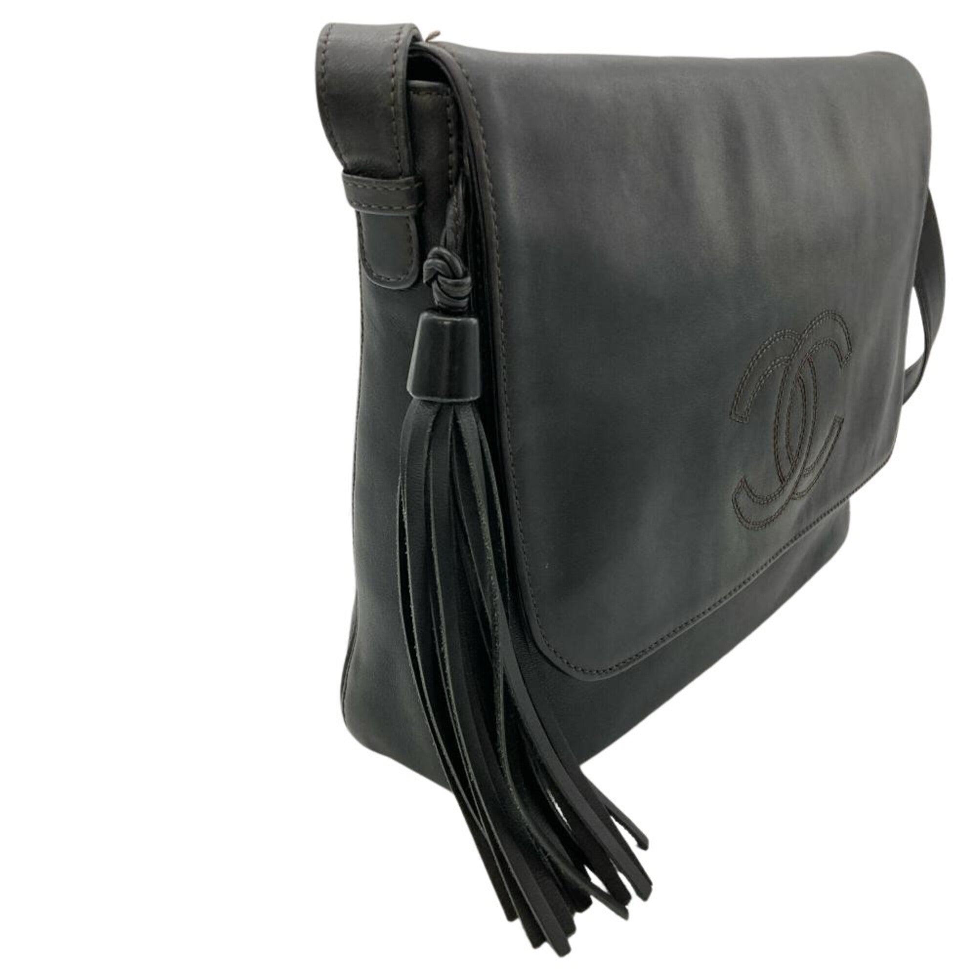 Chanel Black Leather Shoulder Bag (Pre-Owned)