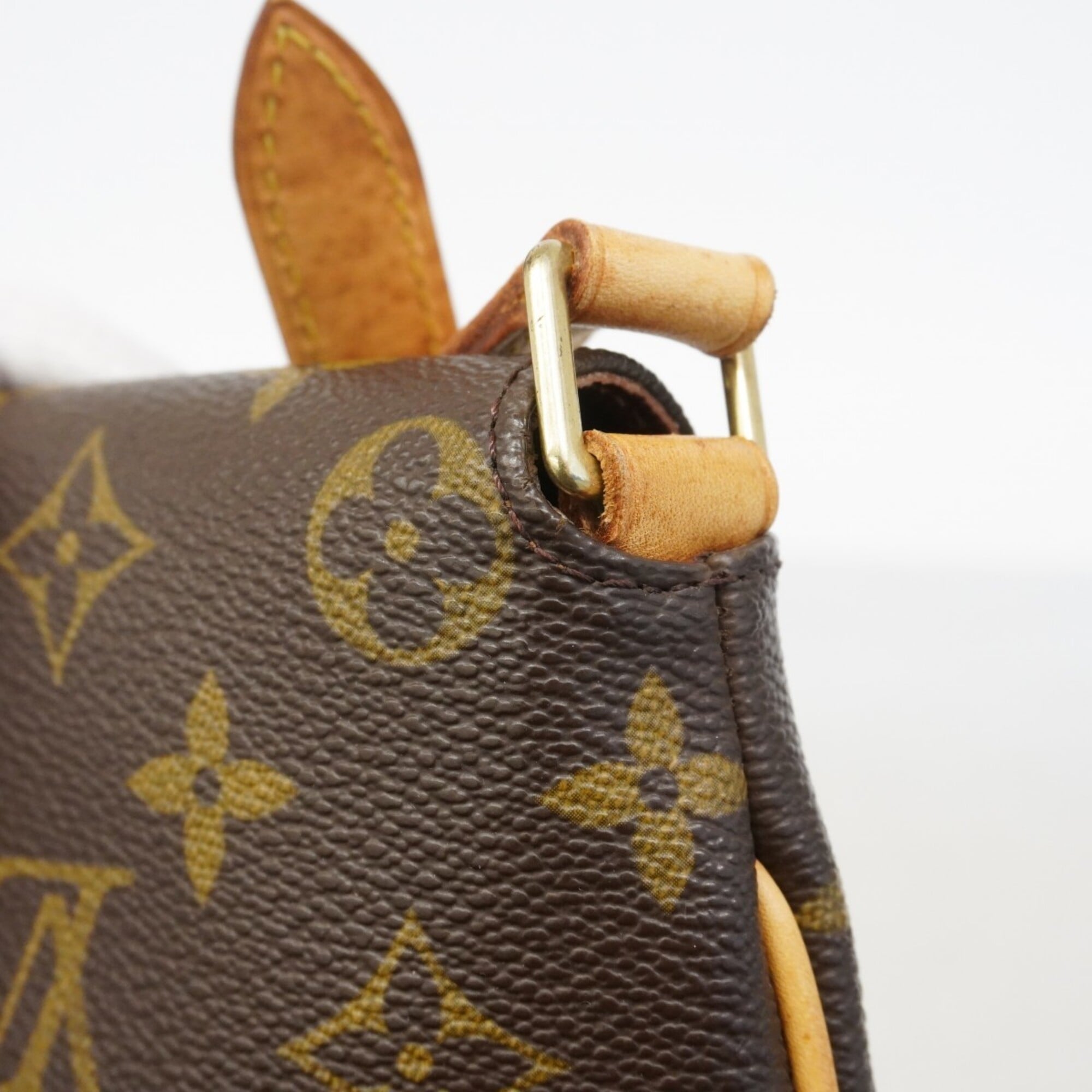 Louis Vuitton Brown Shoulder Bag (Pre-Owned)
