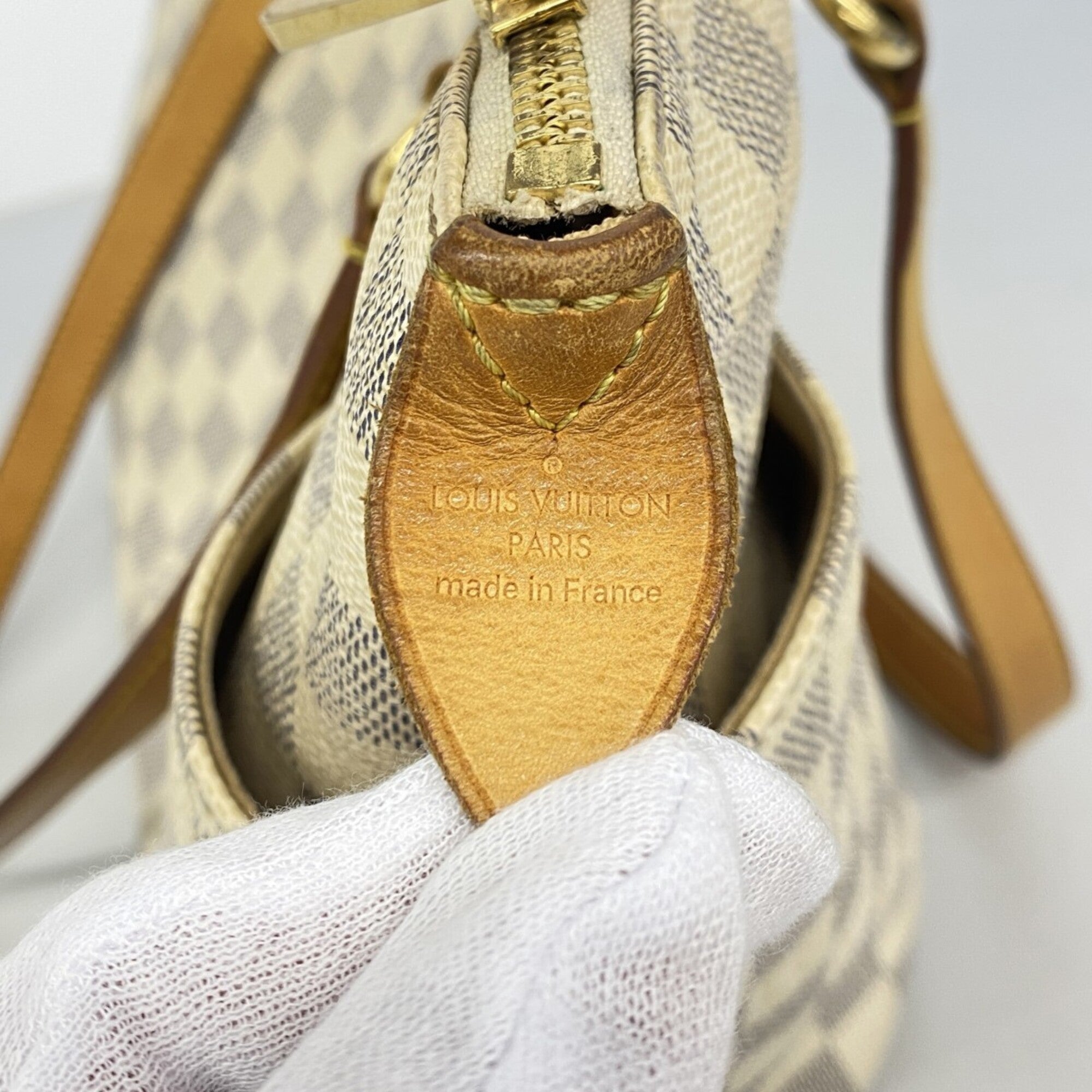 Louis Vuitton White Tote Bag (Pre-Owned)