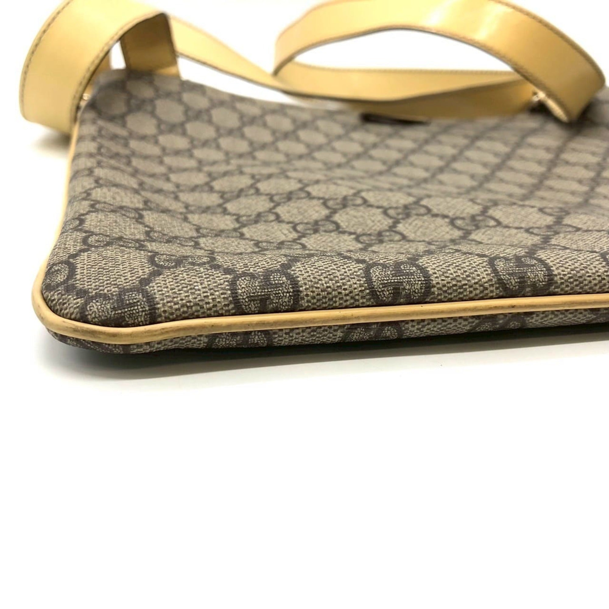Gucci Yellow Gg Supreme Shoulder Bag (Pre-Owned)
