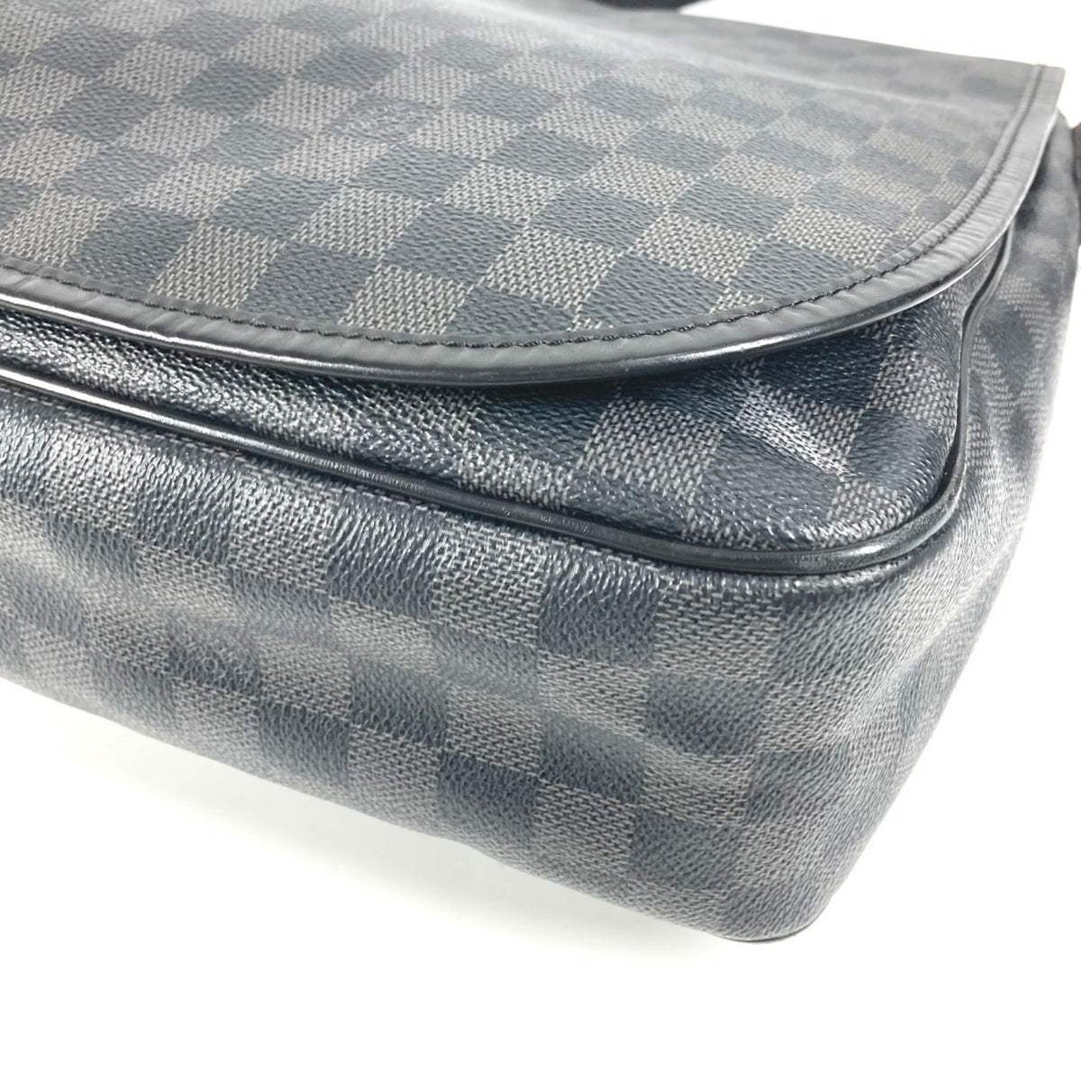 Louis Vuitton Black Damier Graphite Messenger Bag Shoulder Bag (Pre-Owned)