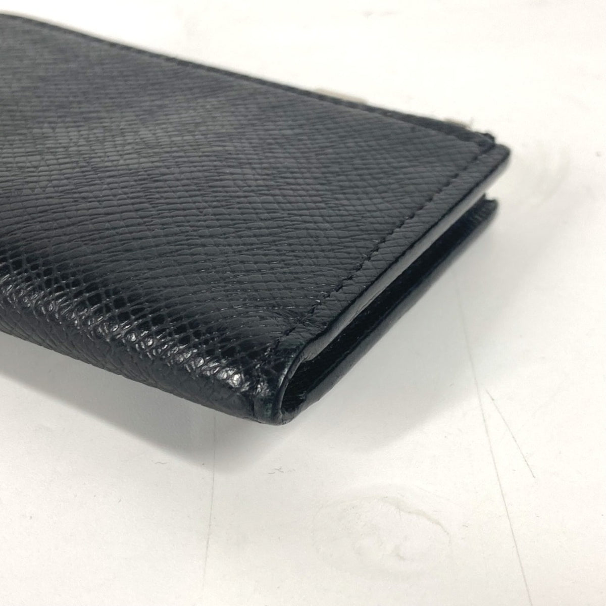 Louis Vuitton Black Taiga Leather Coin Purse/Coin Case (Pre-Owned)
