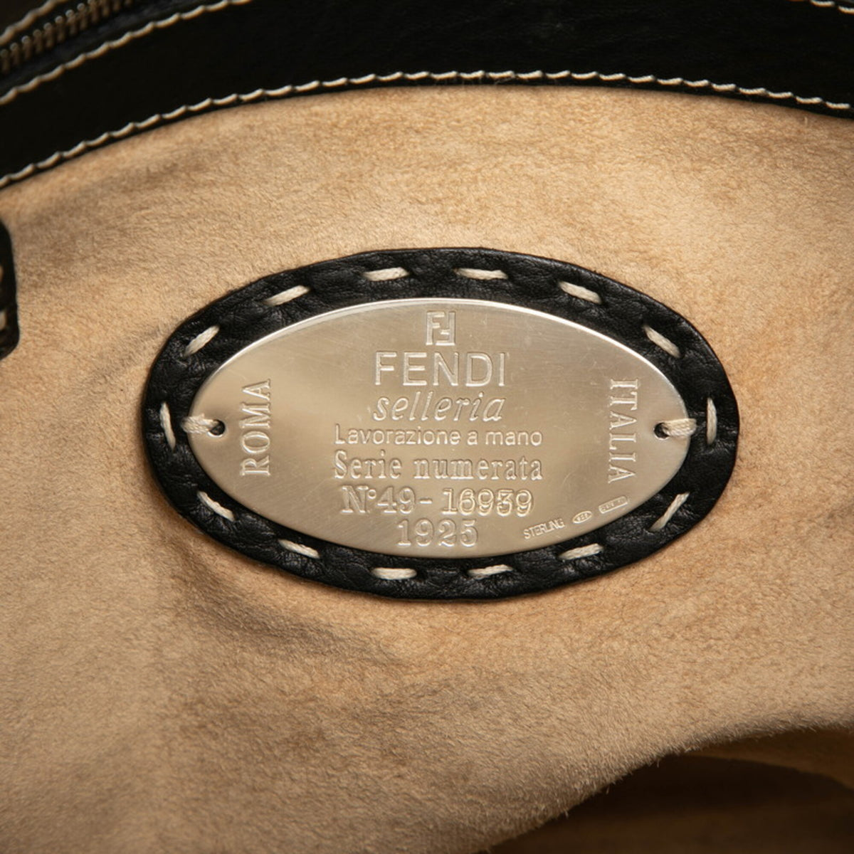 Fendi Selleria Black Leather Shoulder Bag (Pre-Owned)