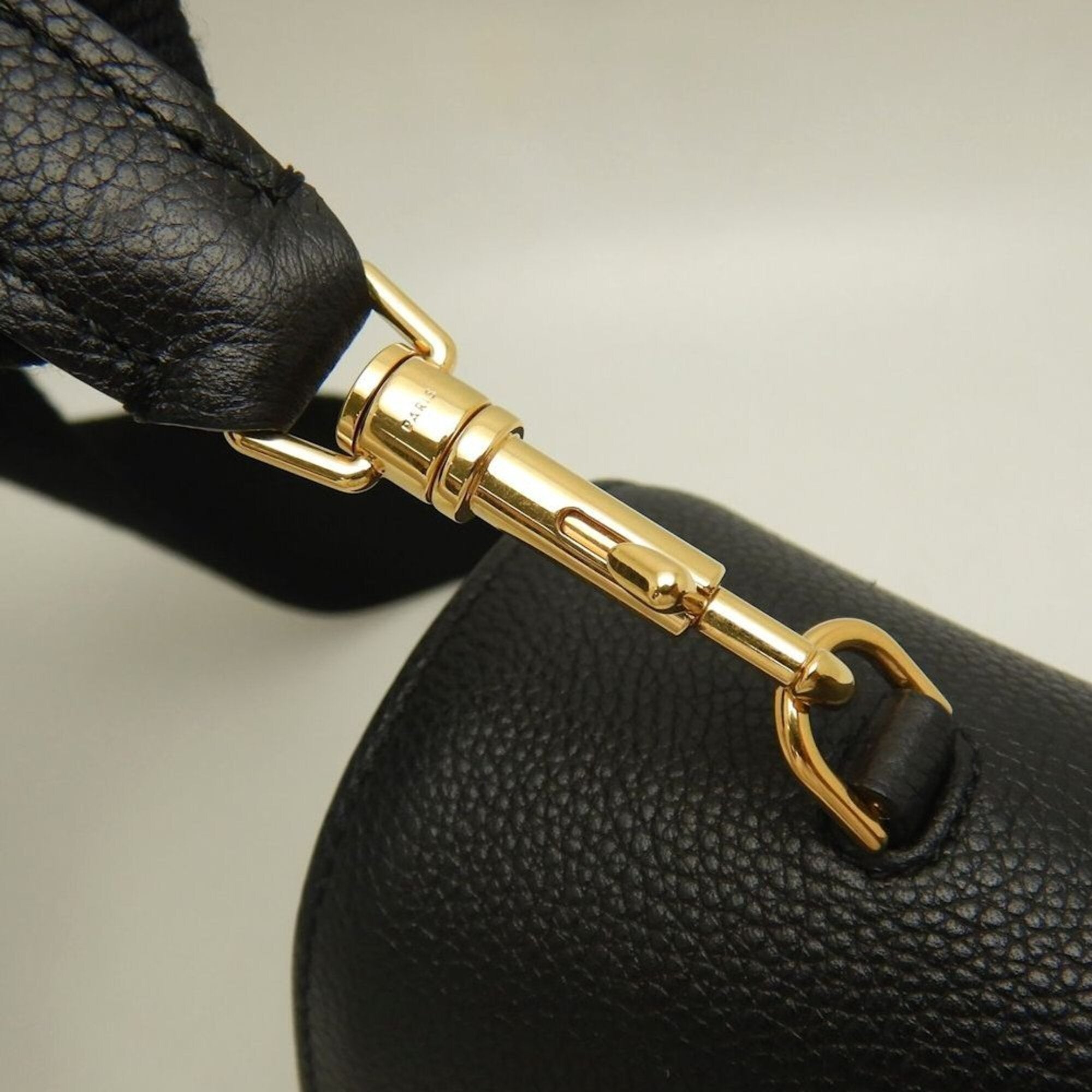 Celine Black Leather Shoulder Bag (Pre-Owned)