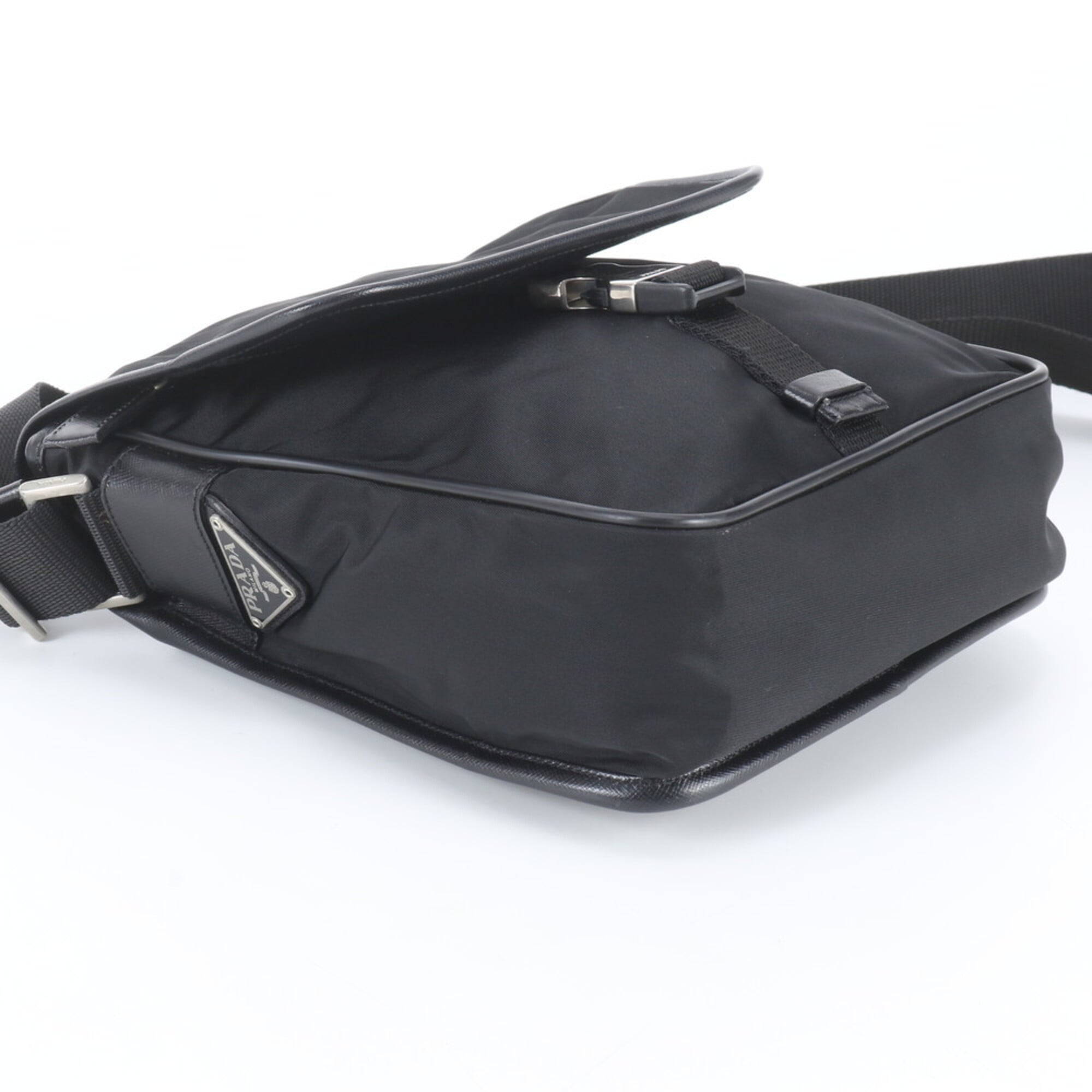 Prada Black Leather Nylon Messenger Bag Shoulder Bag (Pre-Owned)