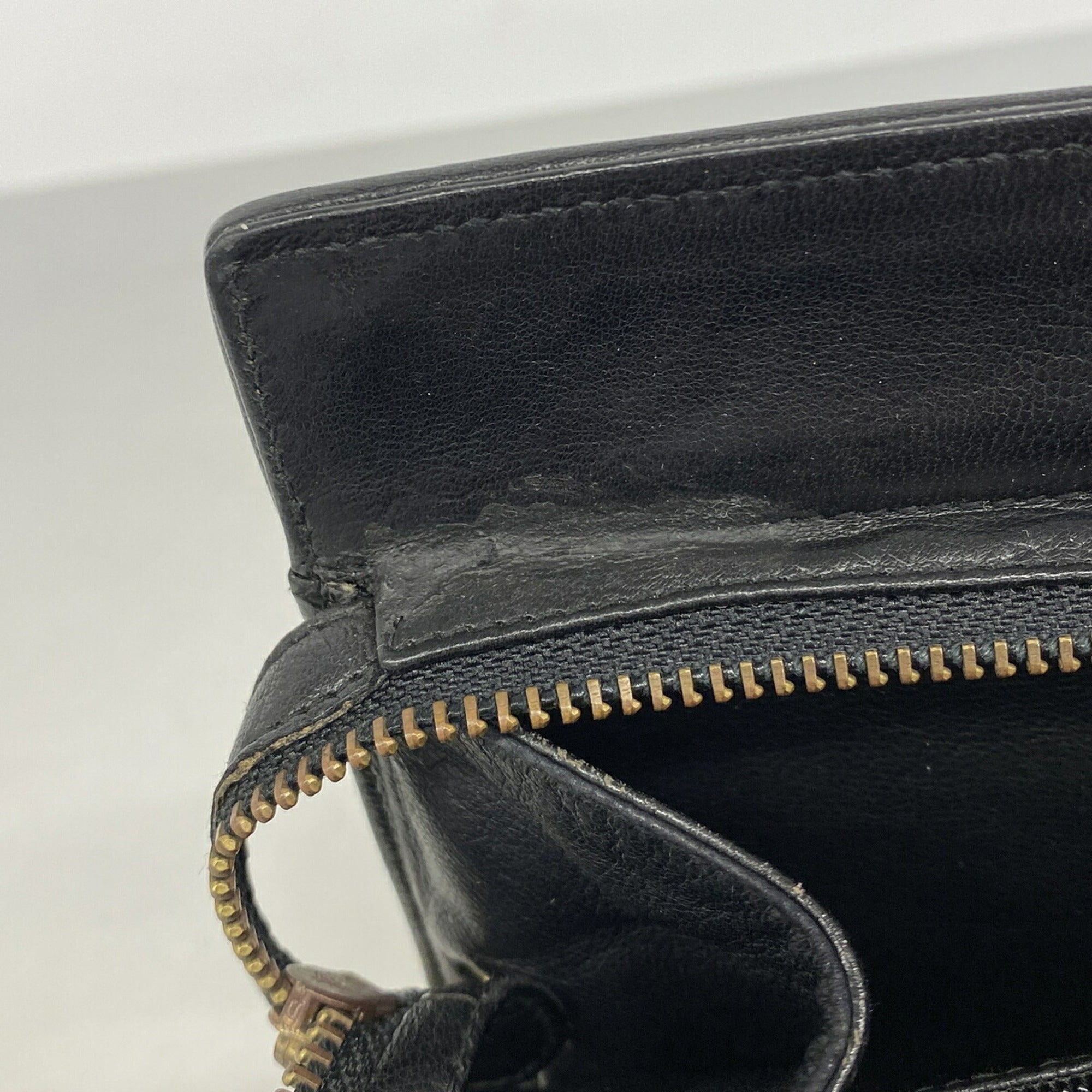 Chanel Black Leather Shoulder Bag (Pre-Owned)