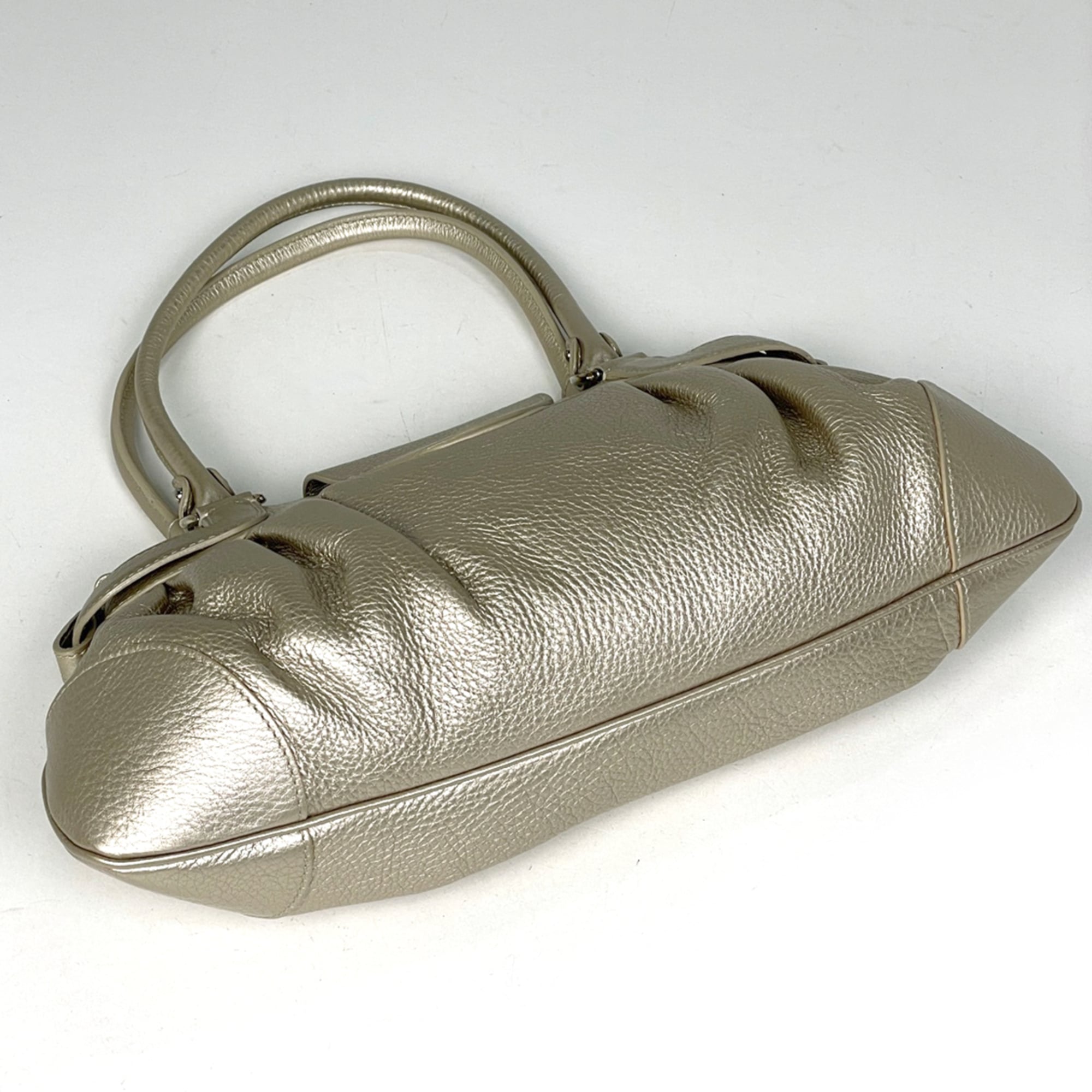 Salvatore Ferragamo Gold Leather Handbag (Pre-Owned)
