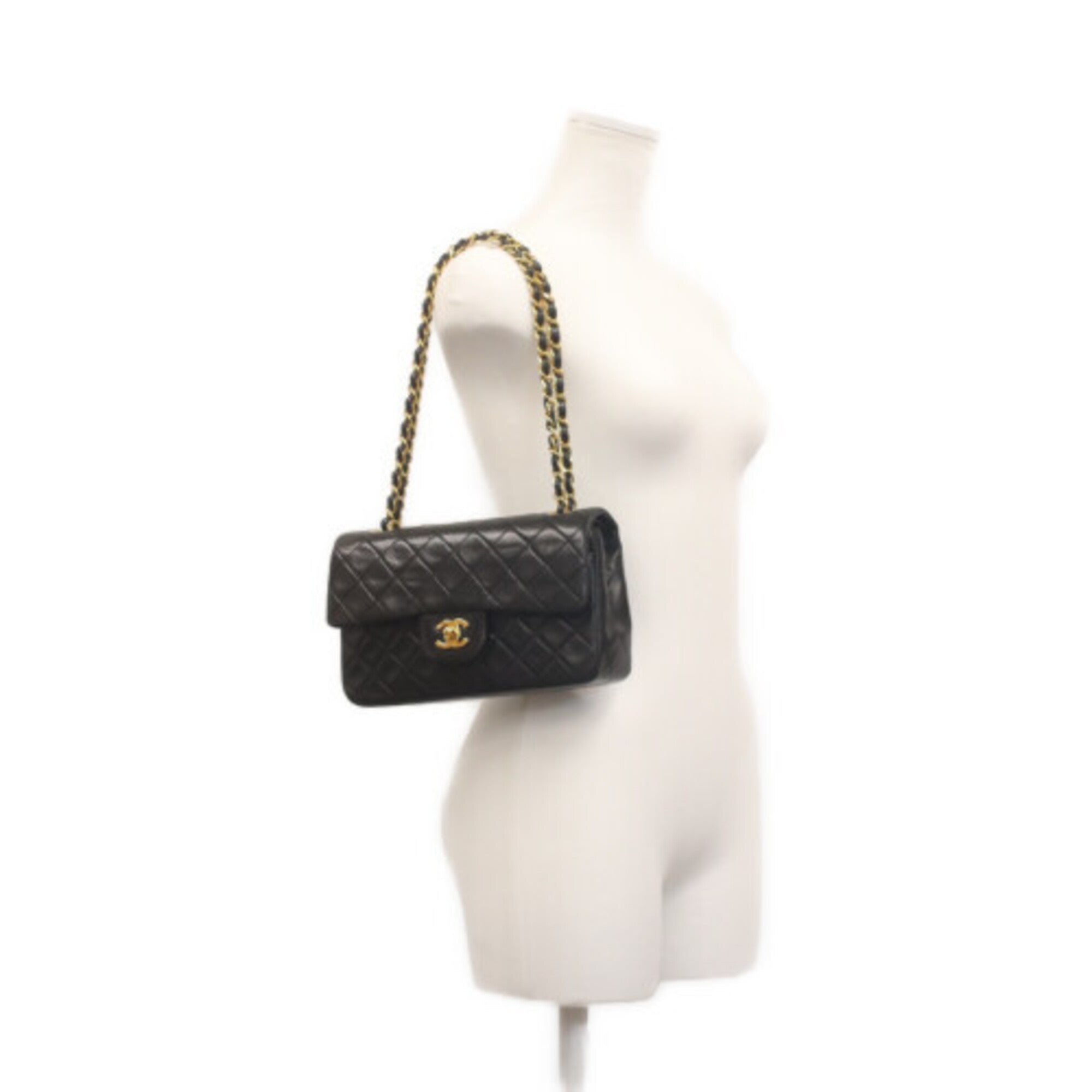 Chanel Black Leather Shoulder Bag (Pre-Owned)
