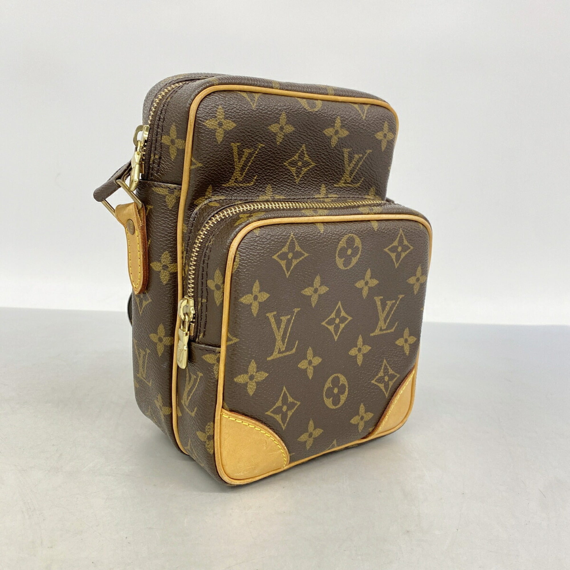 Louis Vuitton Brown Shoulder Bag (Pre-Owned)
